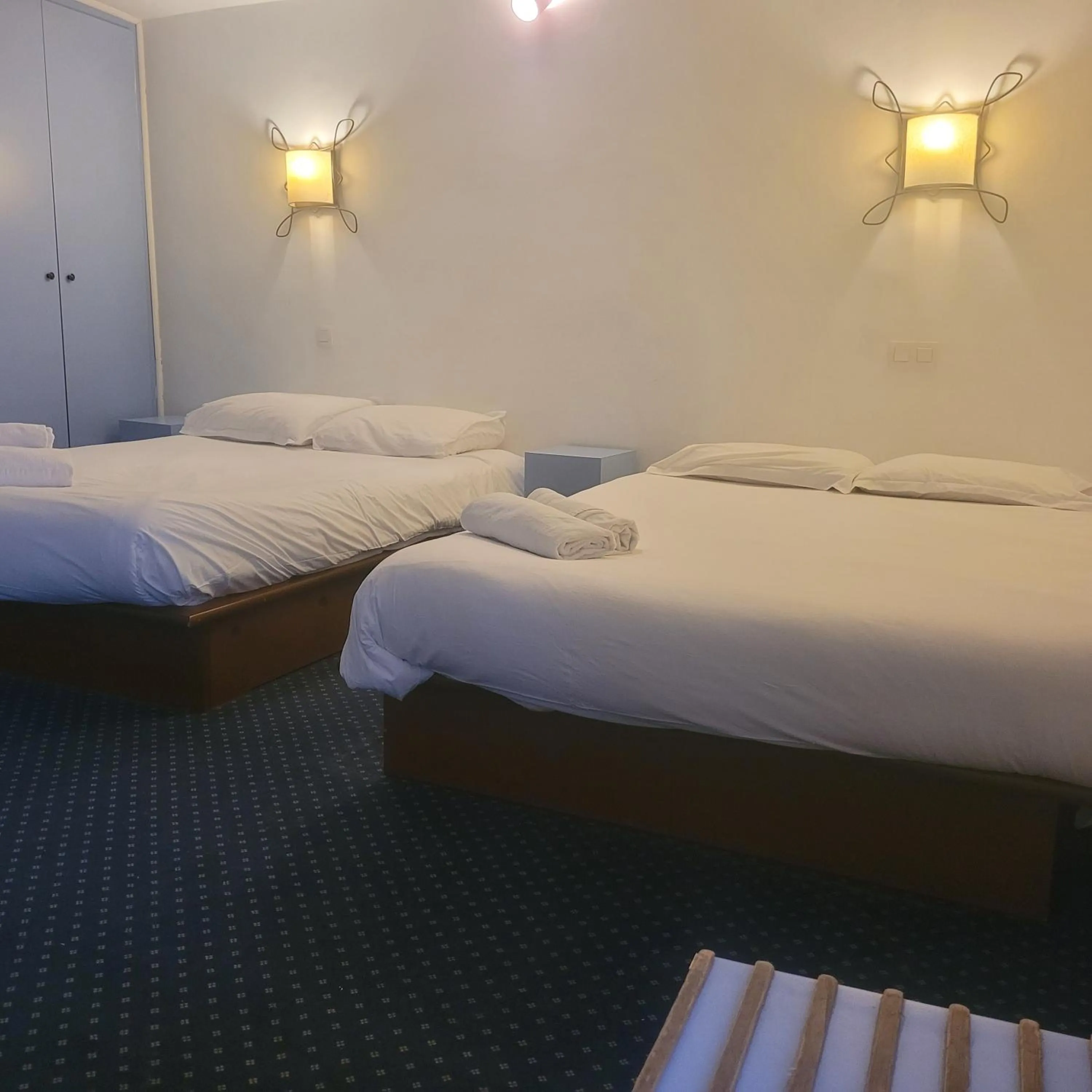 Family, Bed in Hostel20 Toulouse Wilson