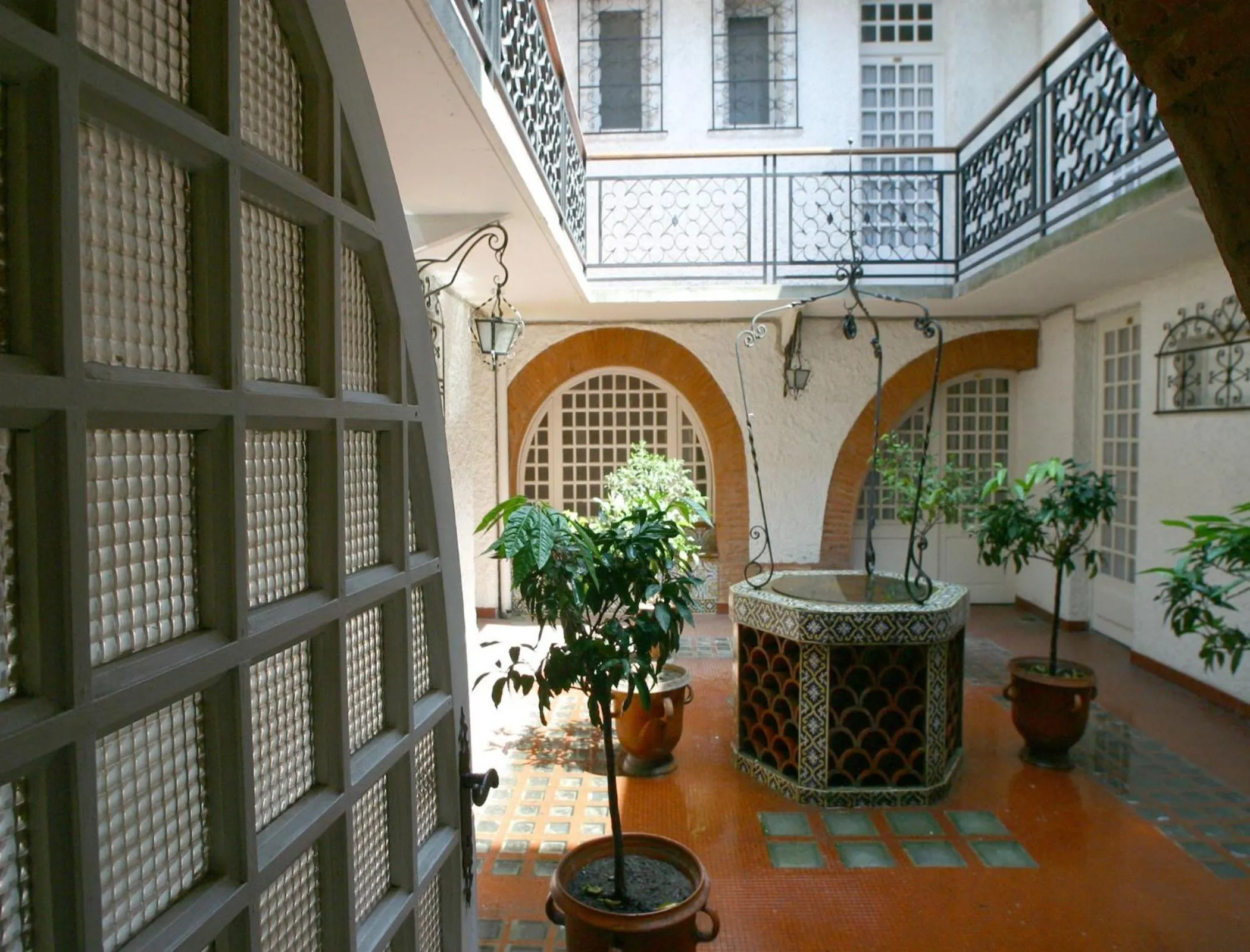 Property building in Hostel20 Toulouse Wilson