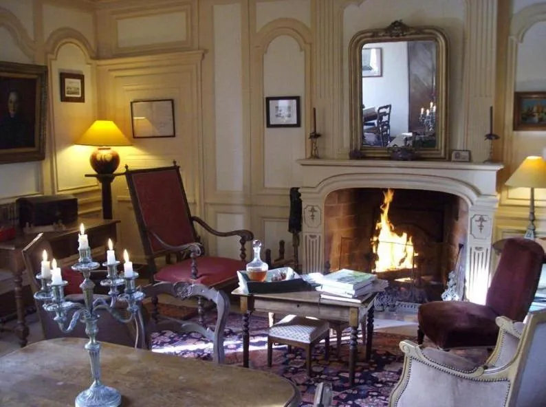 Communal lounge/ TV room in Manoir de la Baronnie
