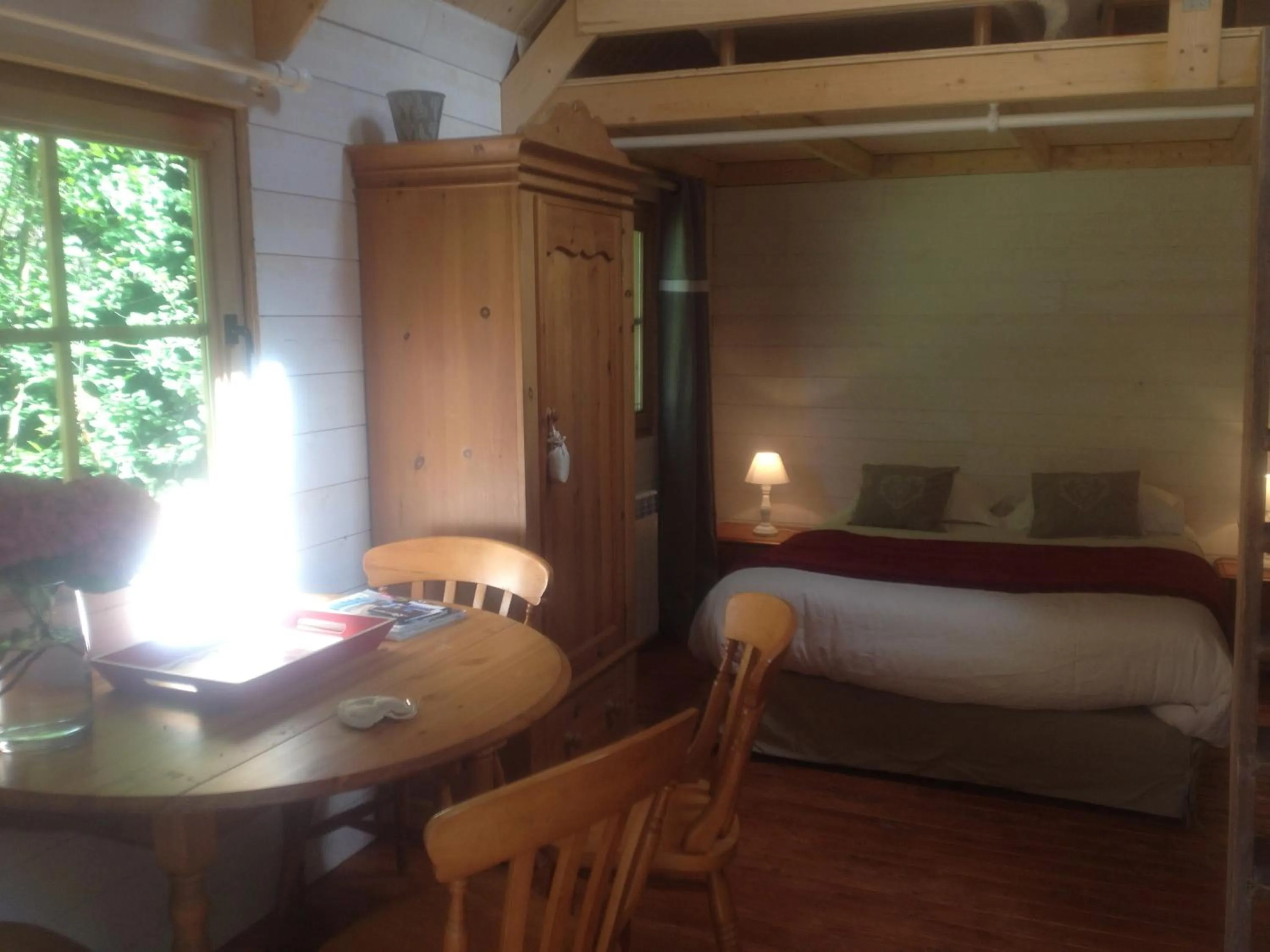 Photo of the whole room, Bed in Manoir de la Baronnie