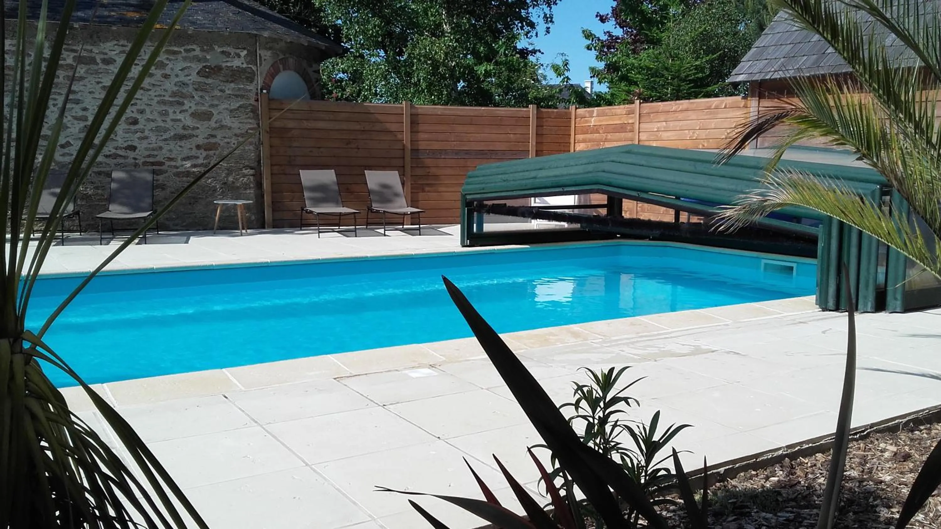 Swimming pool in Manoir de la Baronnie