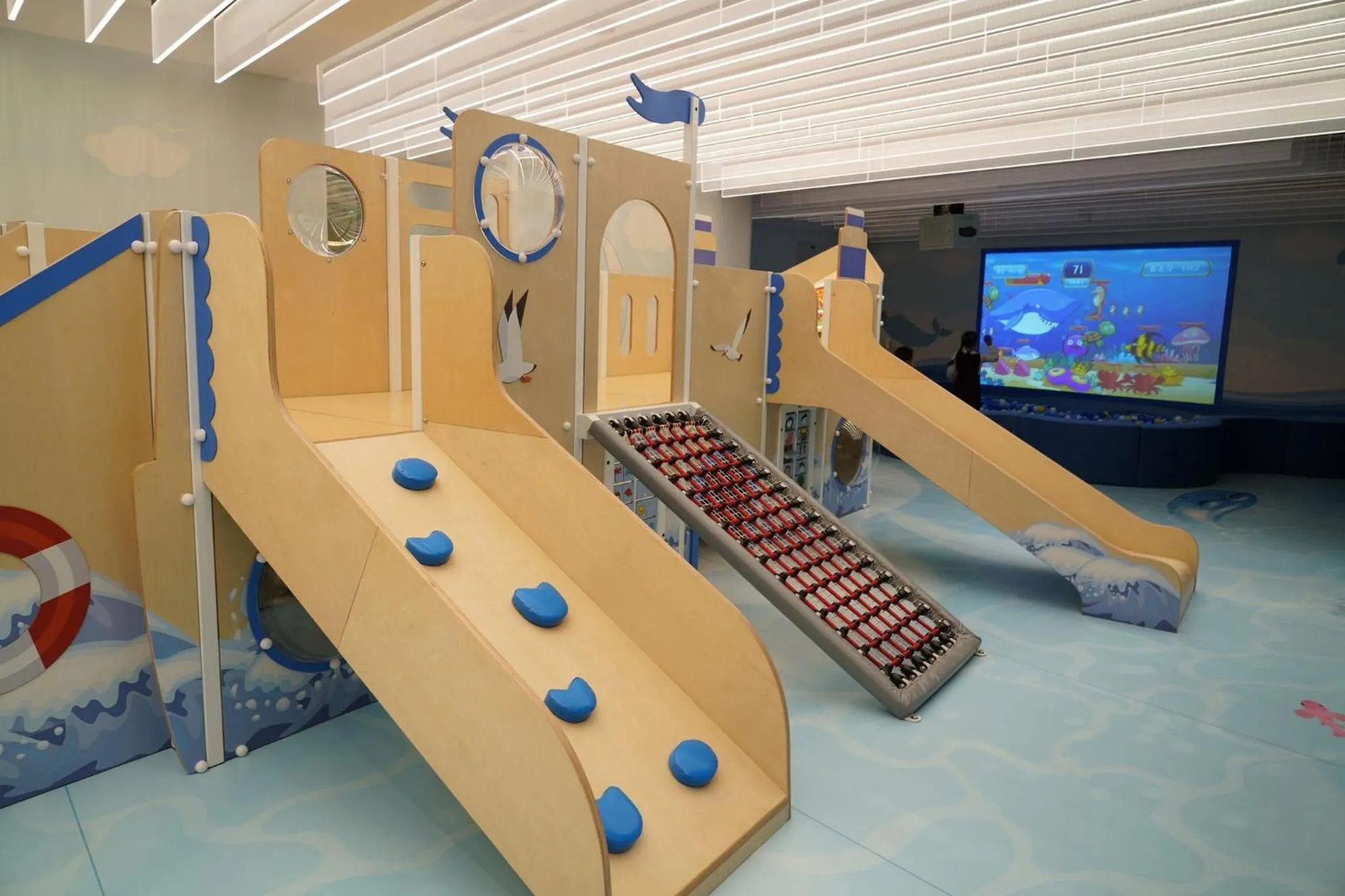 Fitness centre/facilities in InterContinental Shanghai Harbour City by IHG