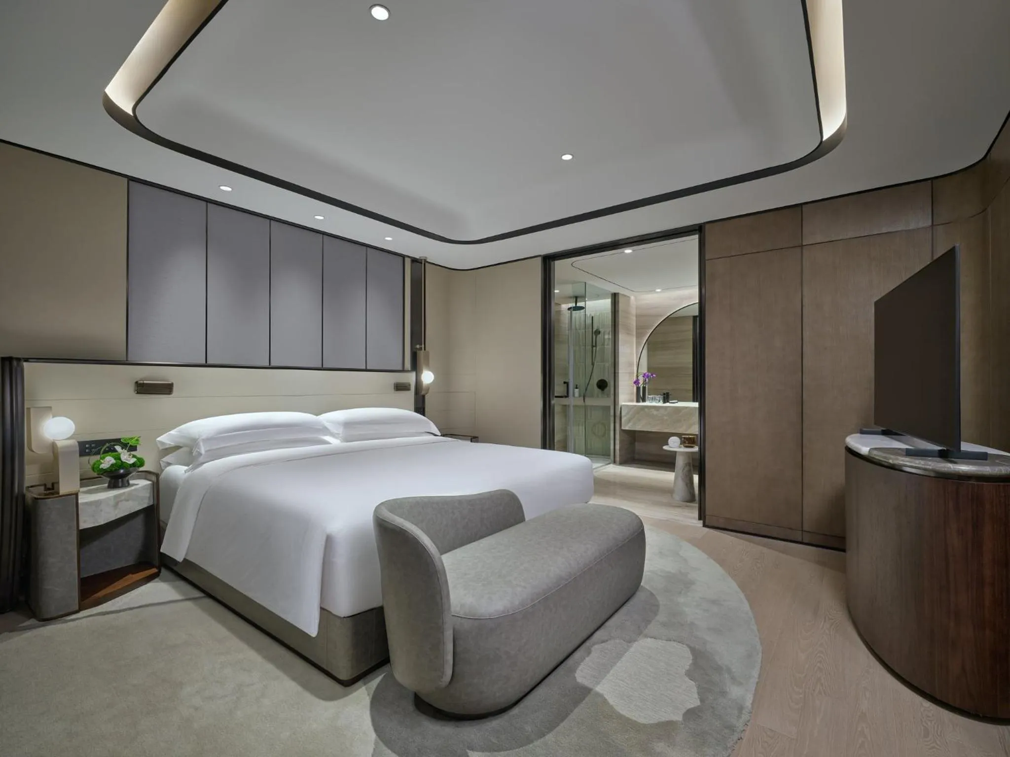 Photo of the whole room, Bed in InterContinental Shanghai Harbour City by IHG