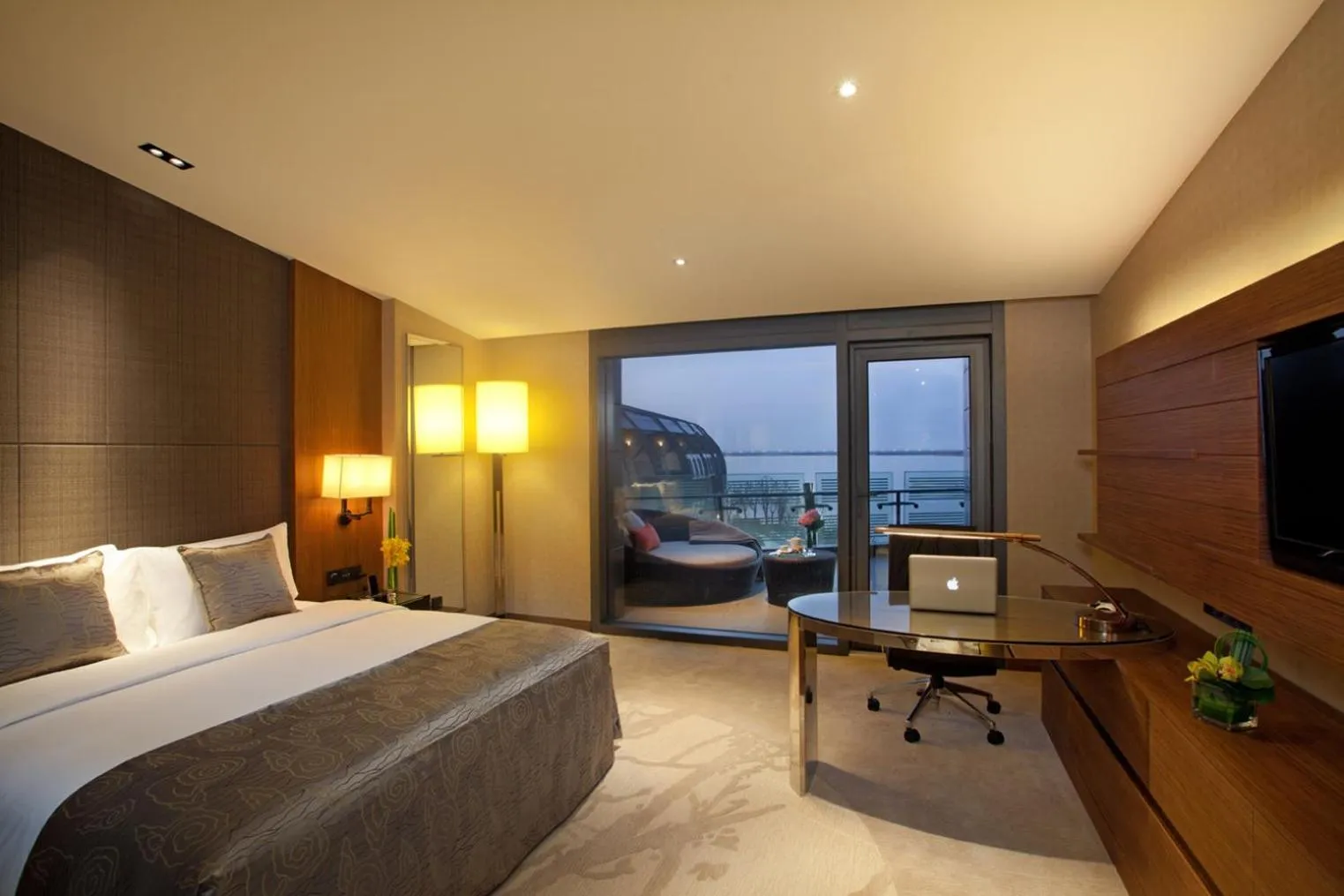 Photo of the whole room, Bed in InterContinental Shanghai Harbour City by IHG