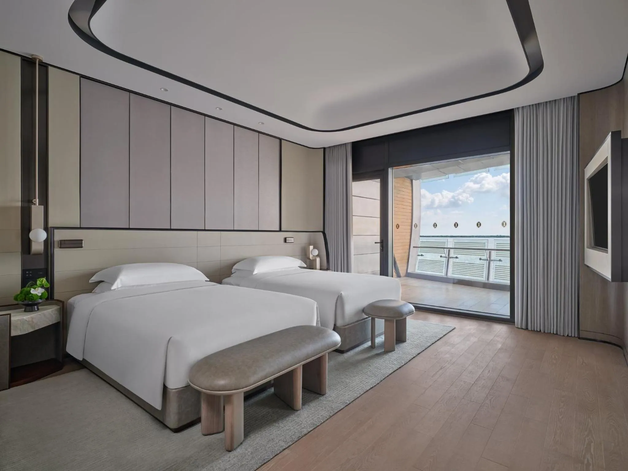 Photo of the whole room, Bed in InterContinental Shanghai Harbour City by IHG