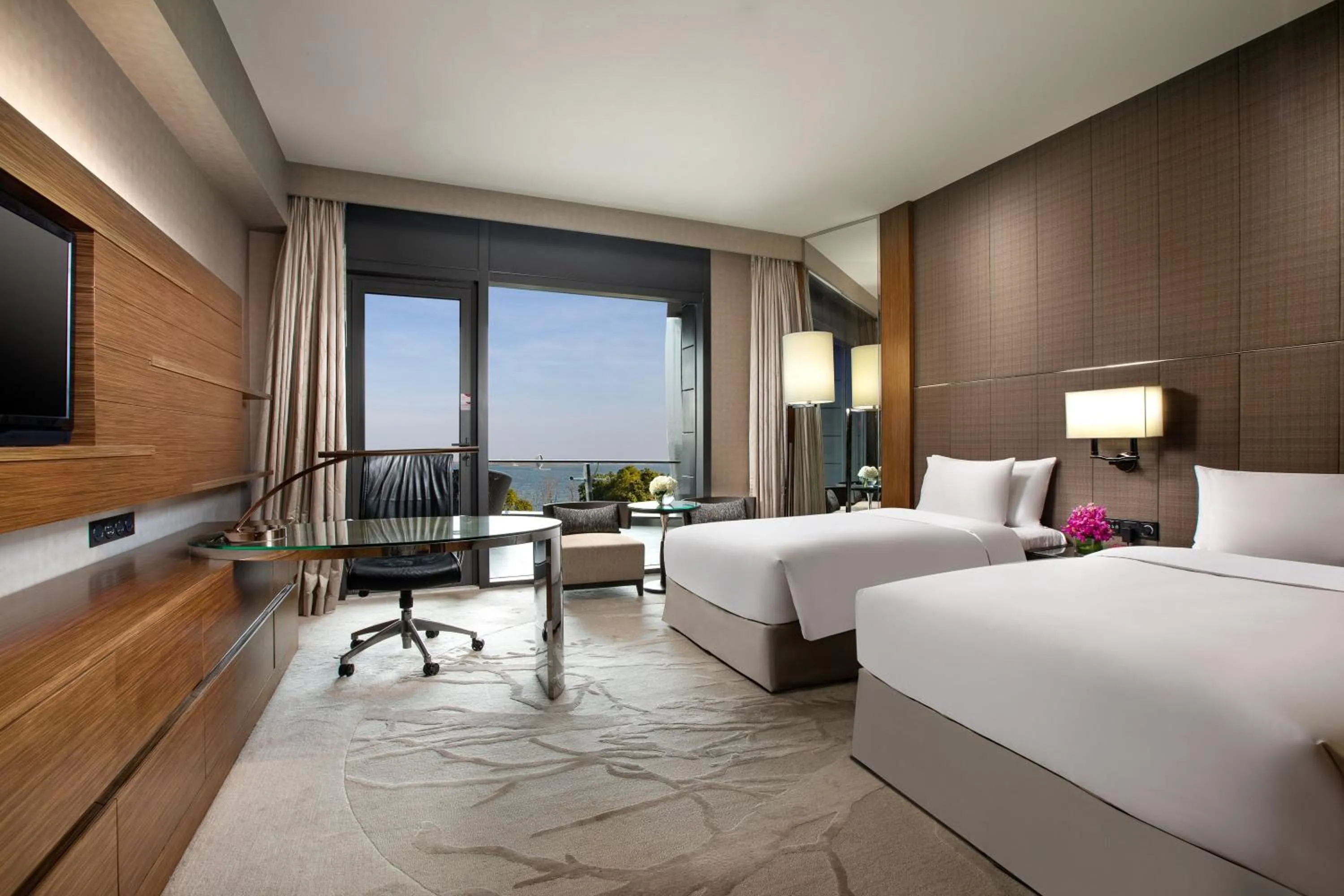 Photo of the whole room, Bed in InterContinental Shanghai Harbour City by IHG