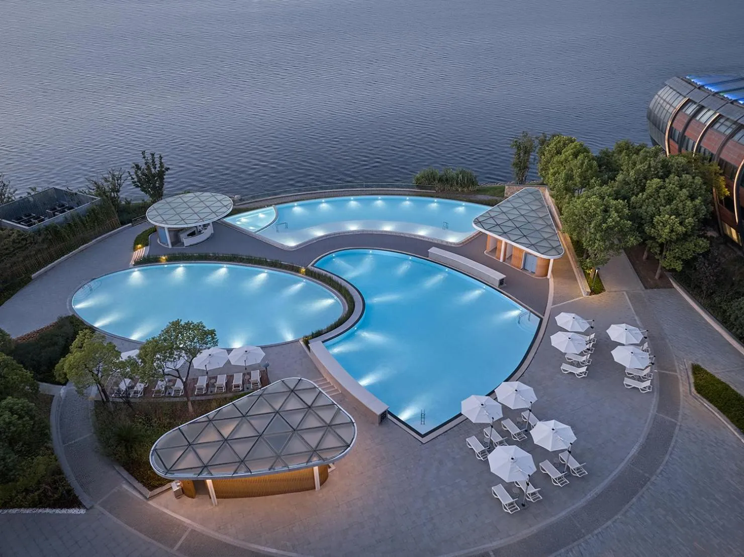 Swimming pool in InterContinental Shanghai Harbour City by IHG