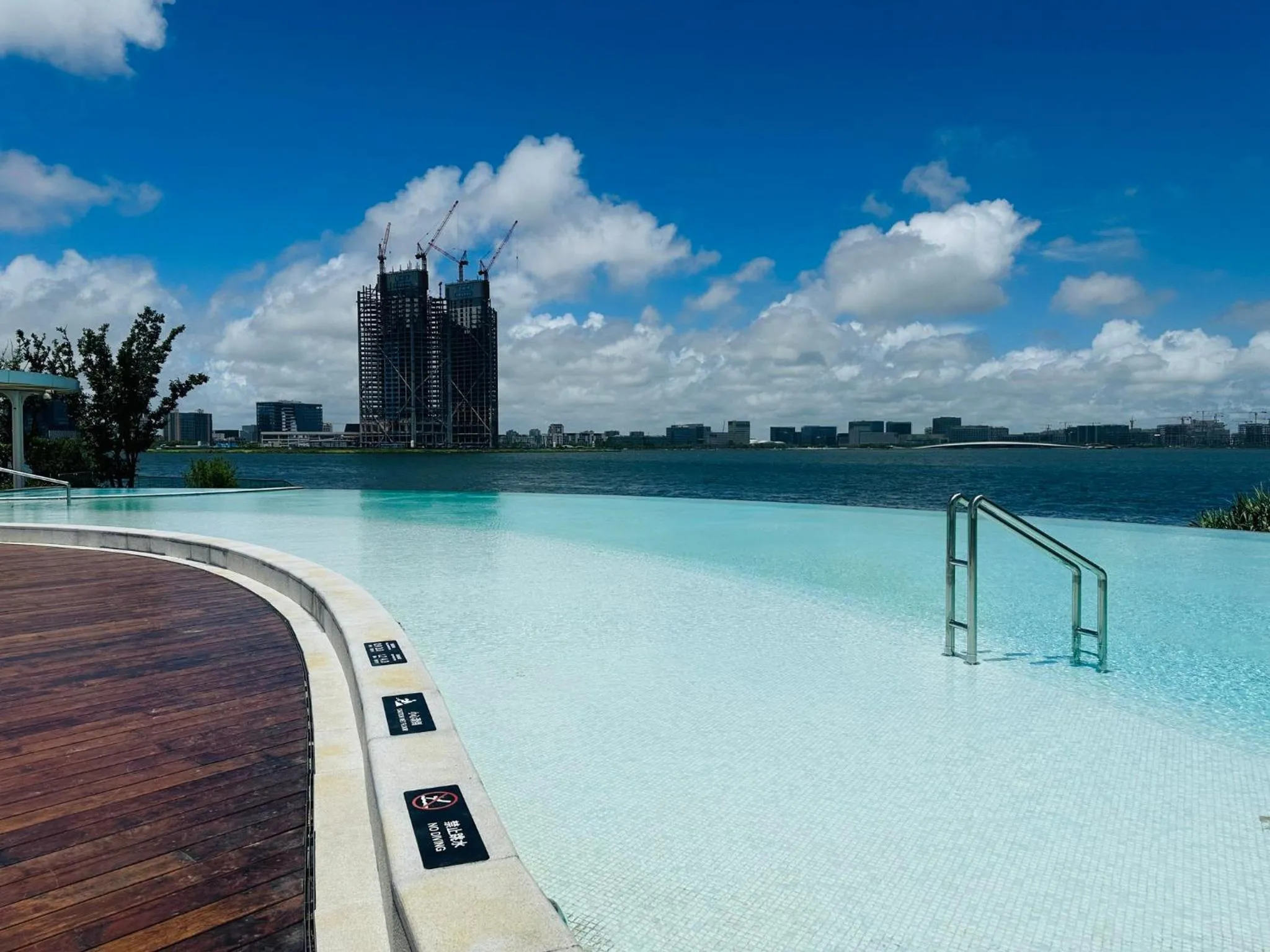 Swimming pool in InterContinental Shanghai Harbour City by IHG