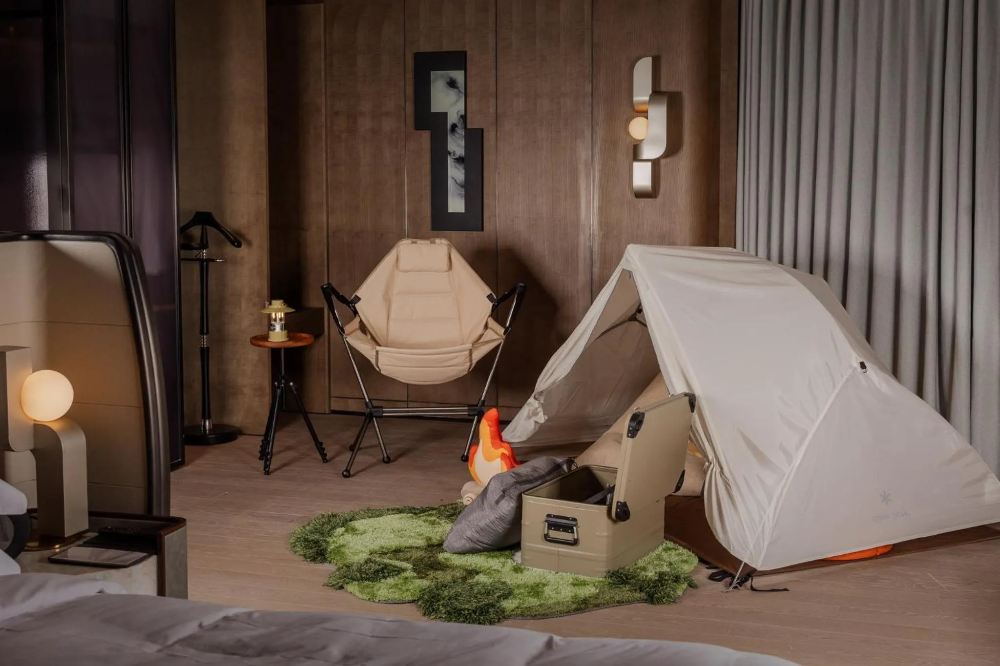 Photo of the whole room, Bed in InterContinental Shanghai Harbour City by IHG