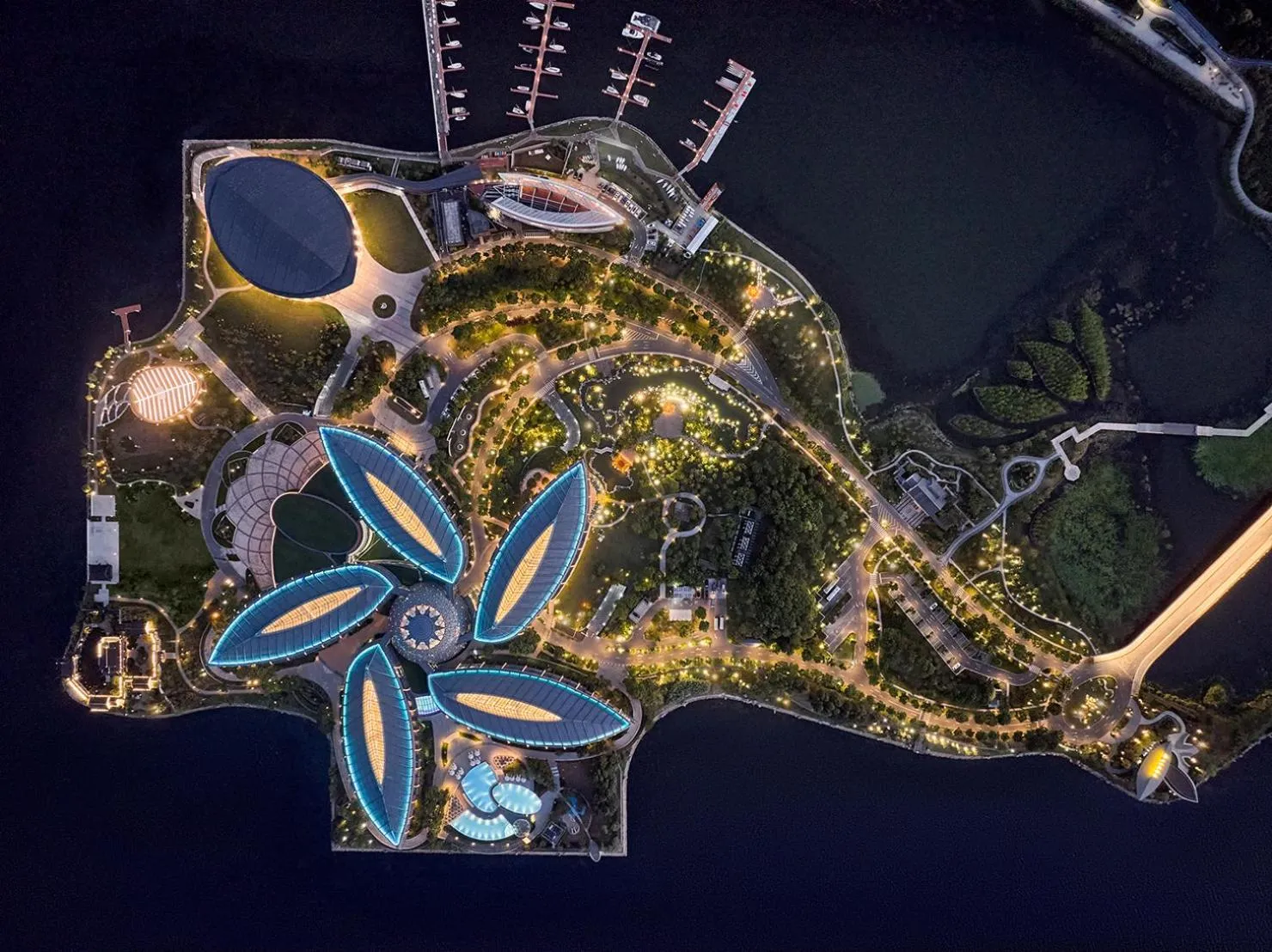 Night in InterContinental Shanghai Harbour City by IHG