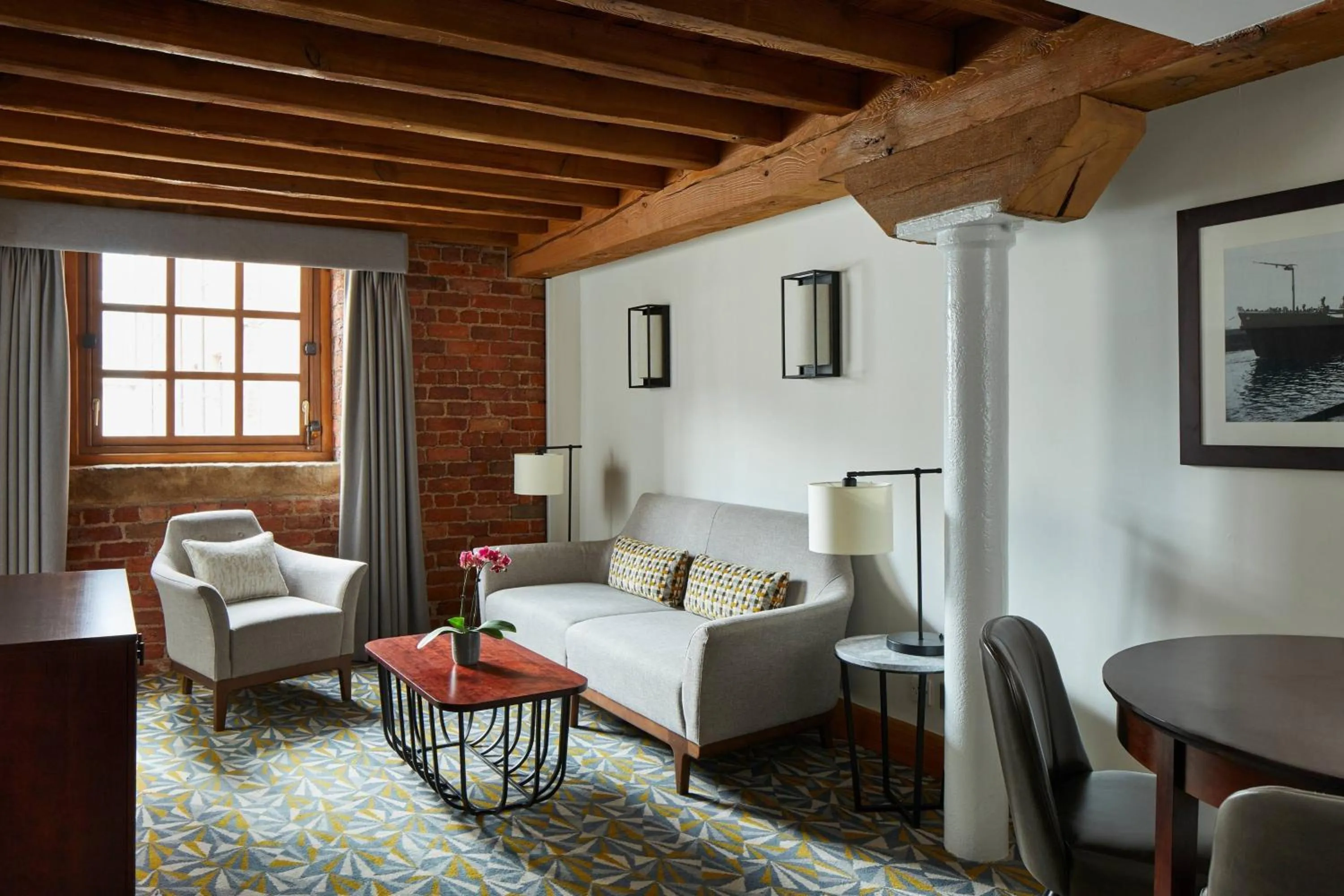 Living room in Manchester Marriott Victoria & Albert Hotel