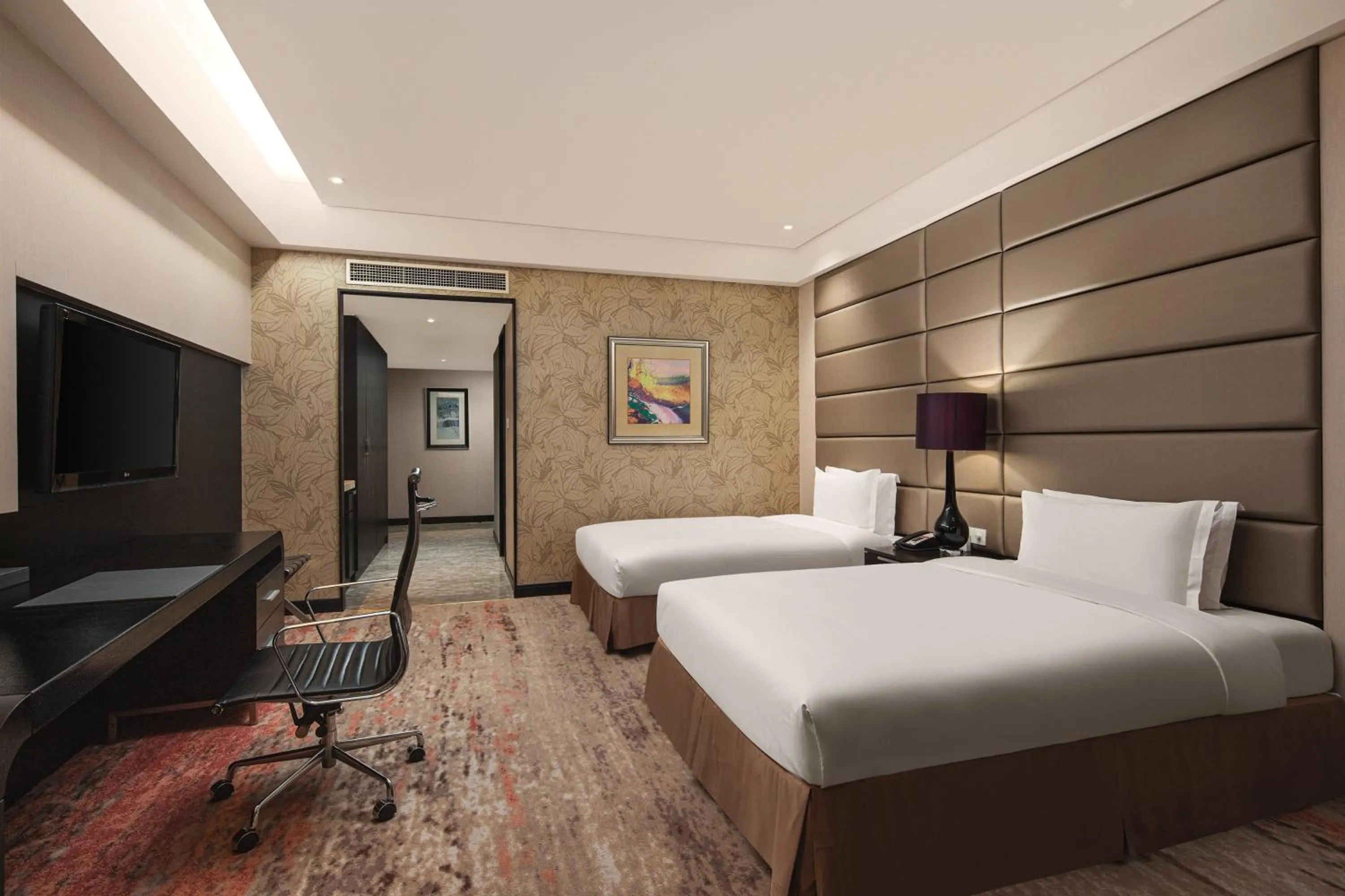 Photo of the whole room, Bed in Crowne Plaza Shanghai Xiayang Lake by IHG