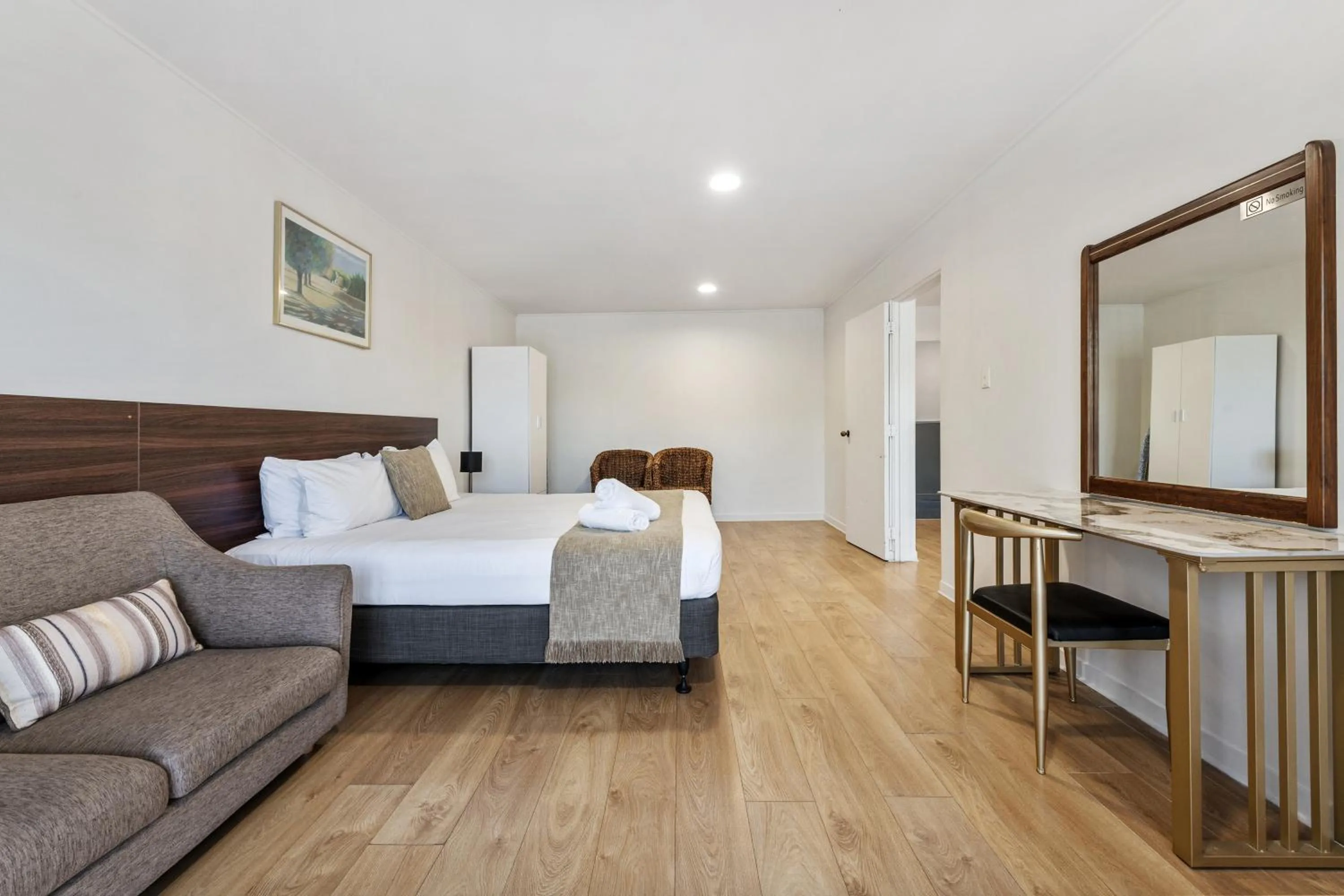 Bedroom, Bed in Auckland Airport Easy Hotel