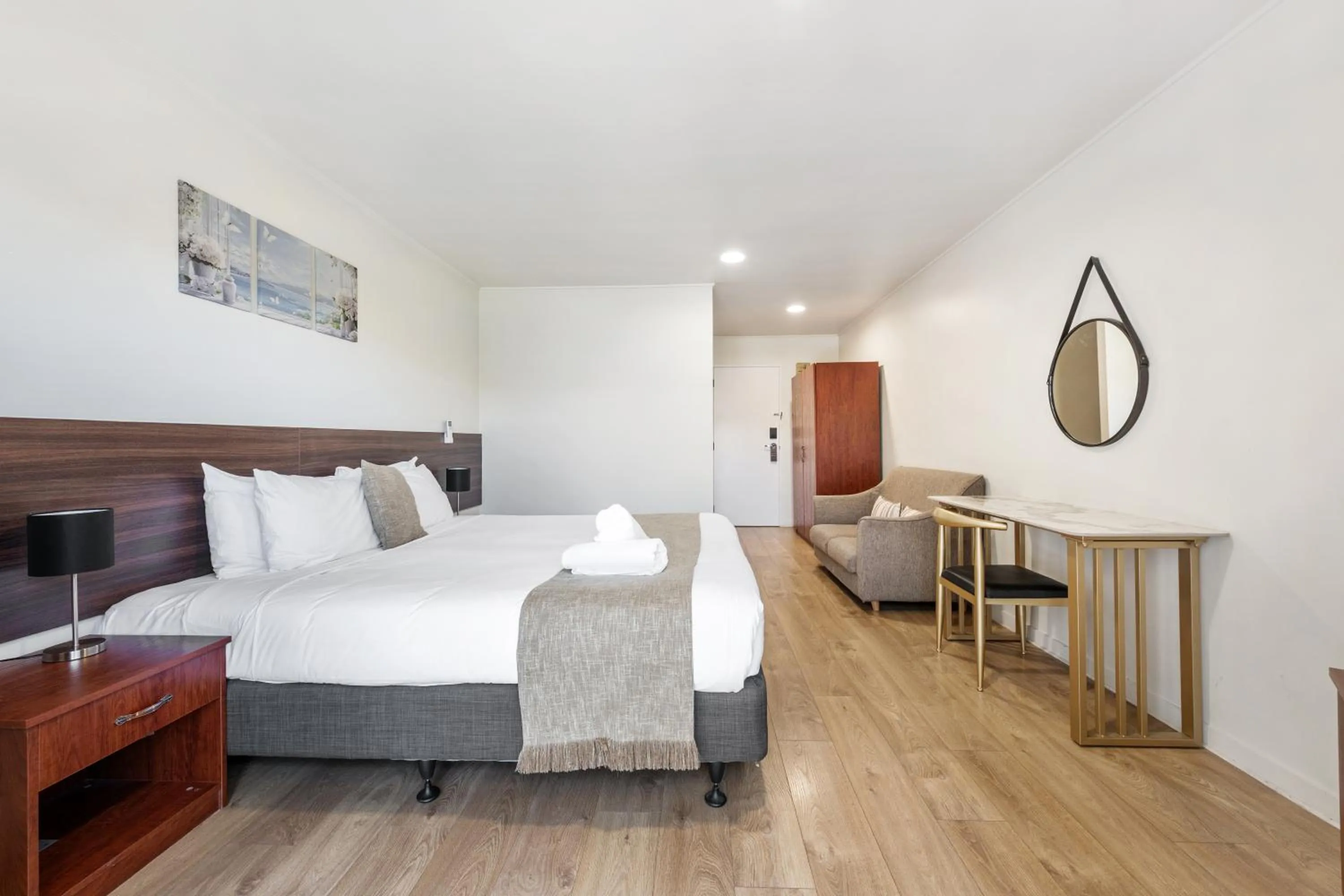 Bedroom, Bed in Auckland Airport Easy Hotel