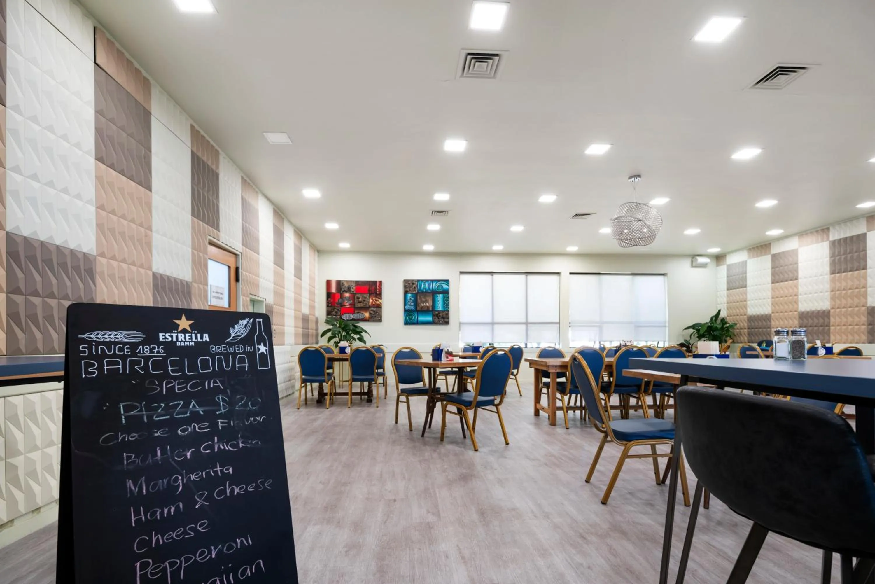 Restaurant/places to eat in Auckland Airport Easy Hotel