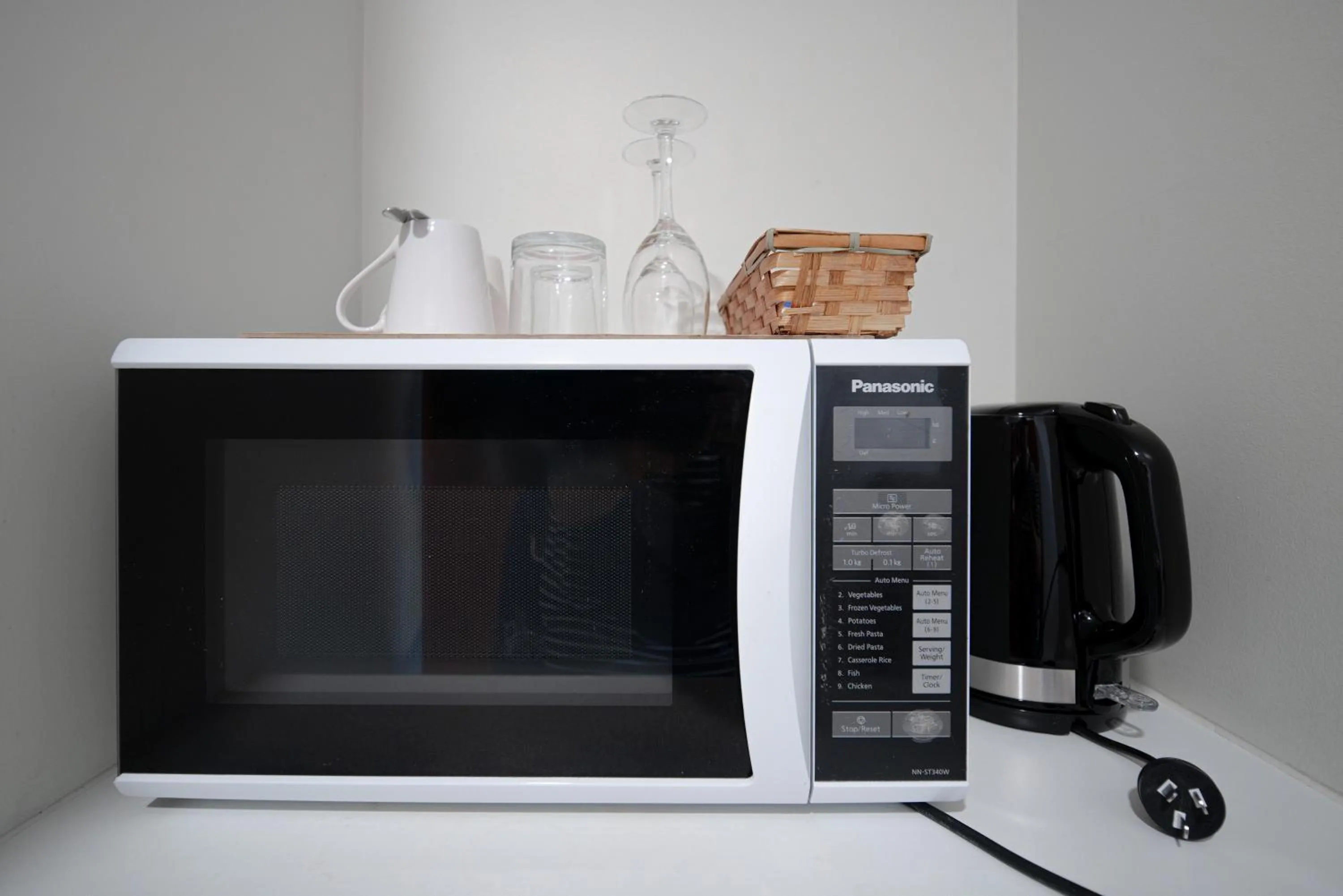 Kitchen or kitchenette in Auckland Airport Easy Hotel