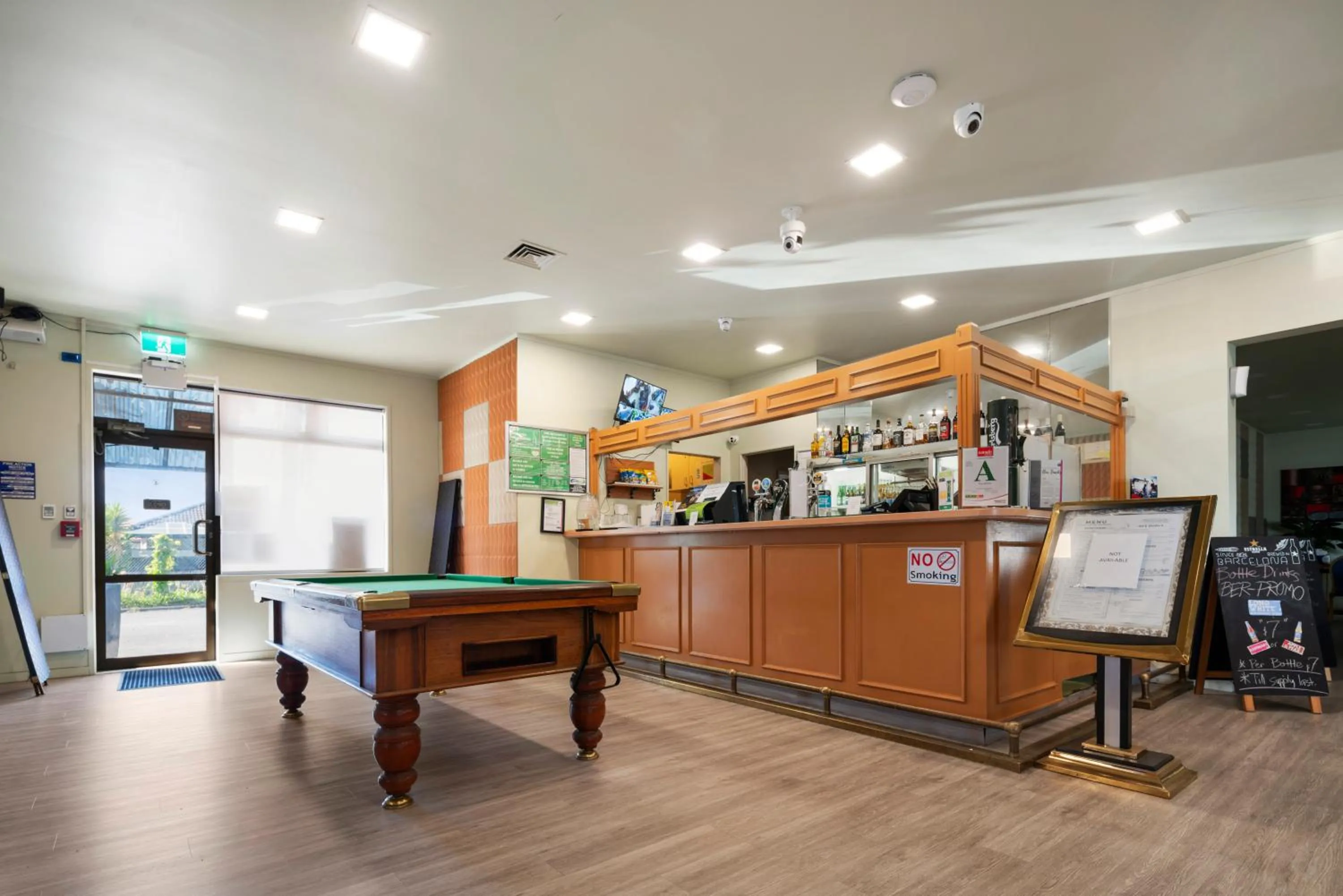 Restaurant/places to eat in Auckland Airport Easy Hotel