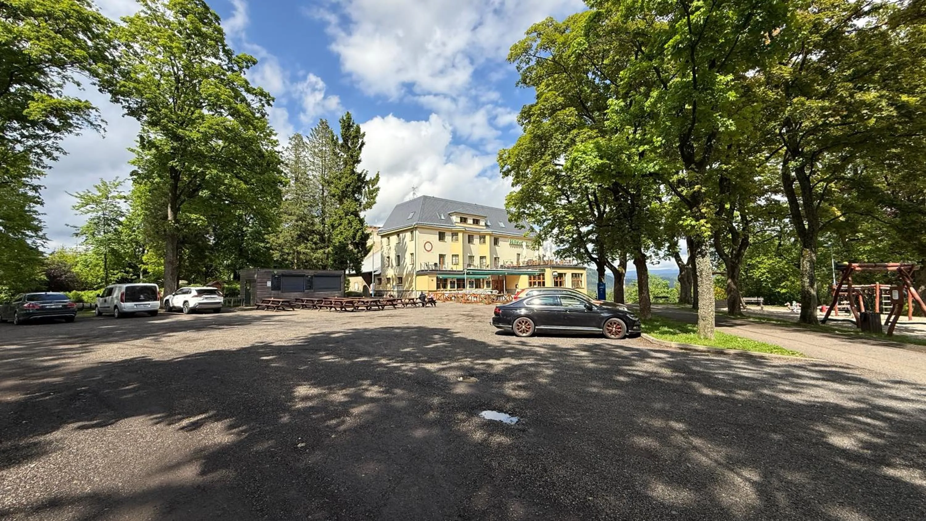 Parking in Parkhotel Smržovka