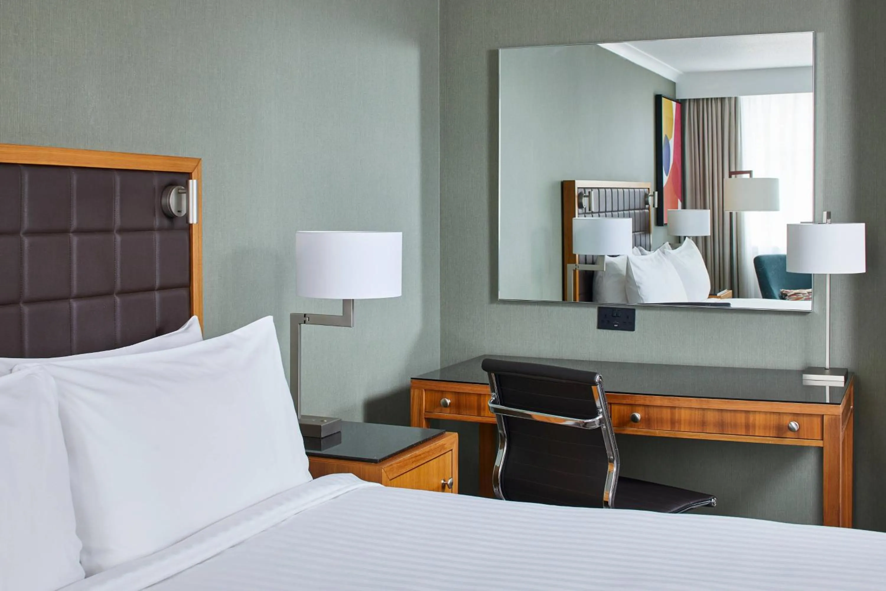 Photo of the whole room, Bed in Leeds Marriott Hotel