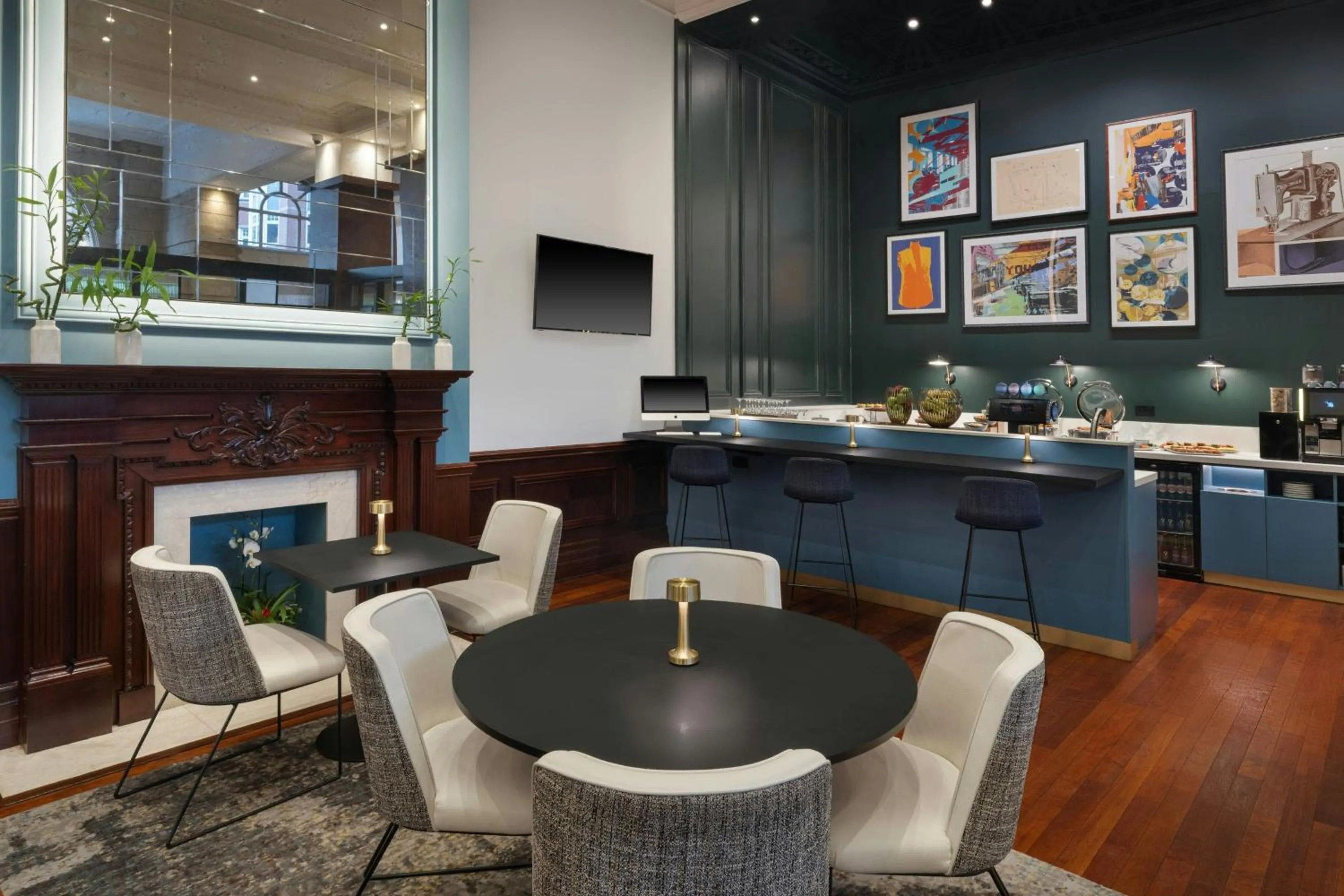 Lounge or bar in Leeds Marriott Hotel