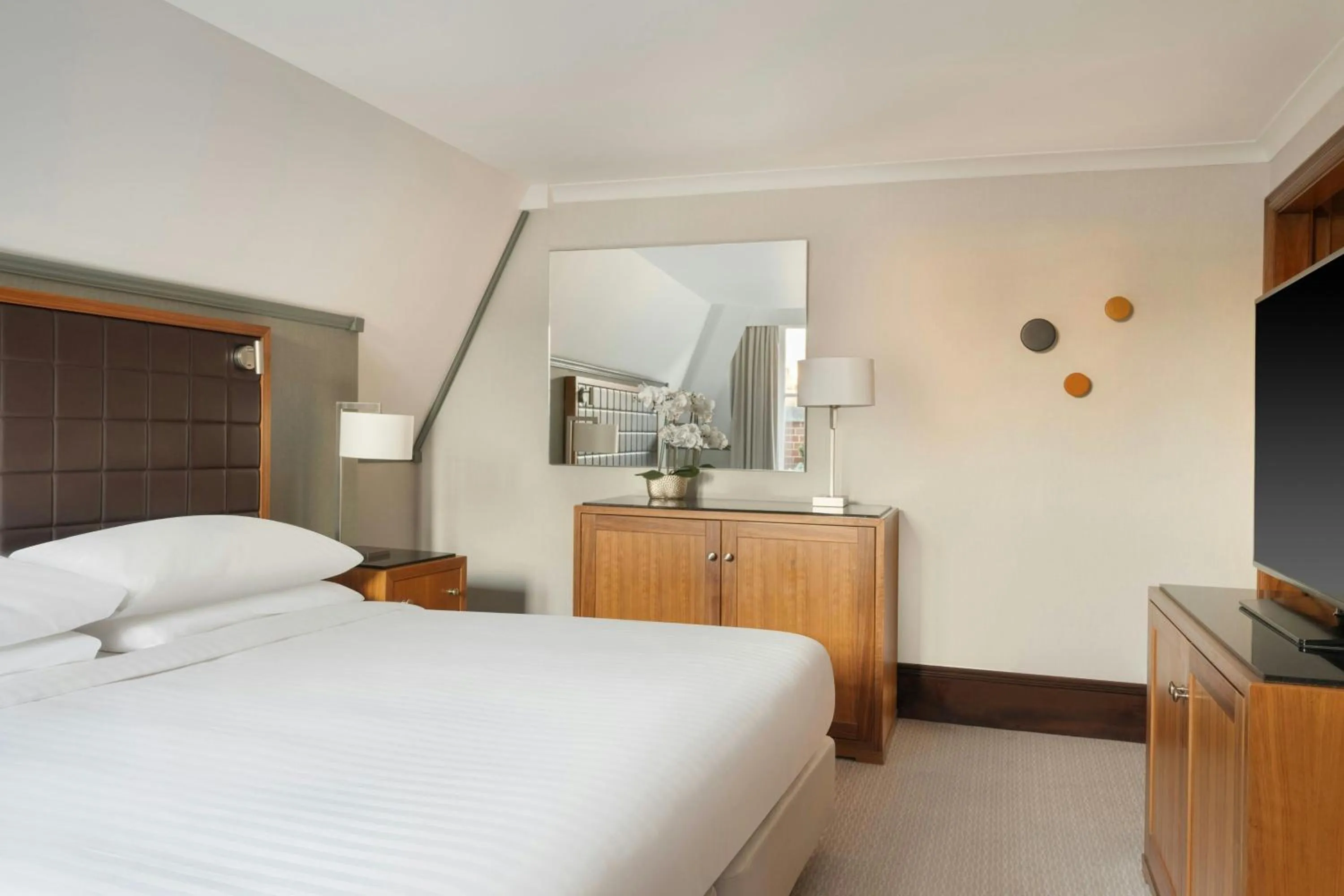 Photo of the whole room, Bed in Leeds Marriott Hotel