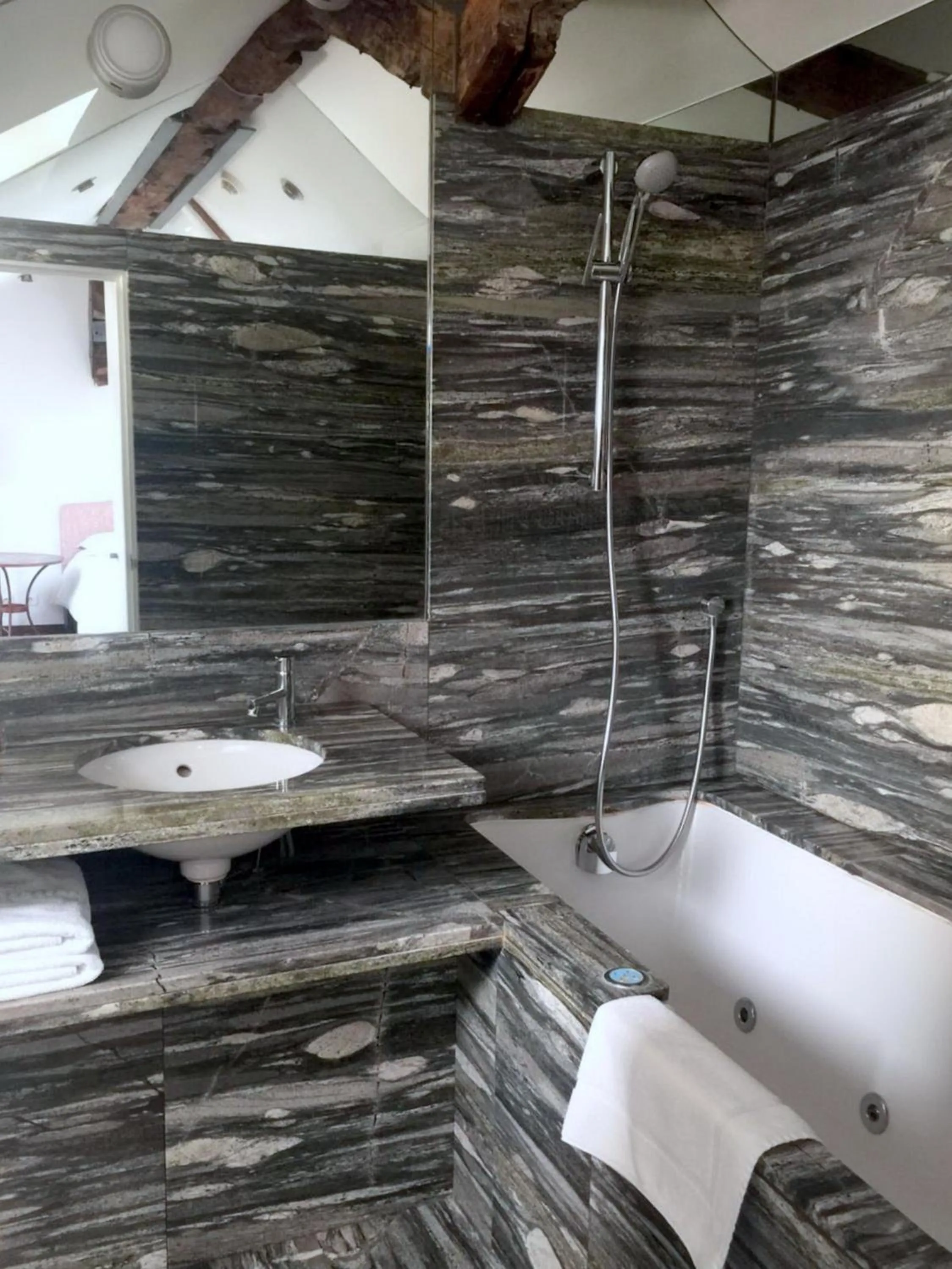 Bathroom in Boutique Hotel de la Place des Vosges