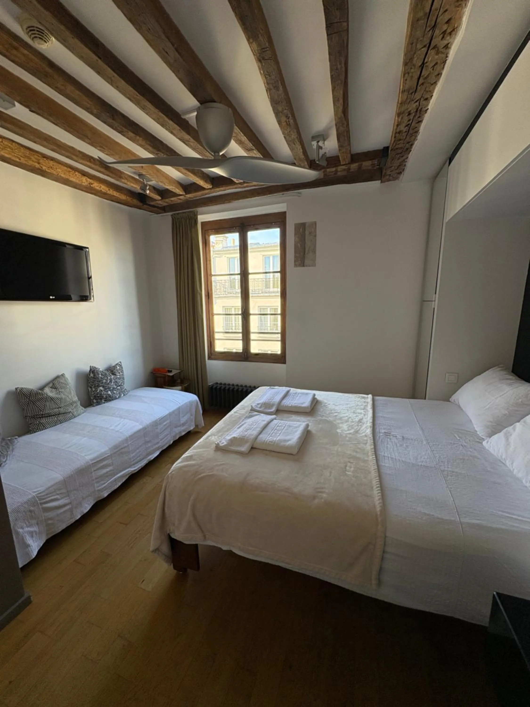 Photo of the whole room, Bed in Boutique Hotel de la Place des Vosges