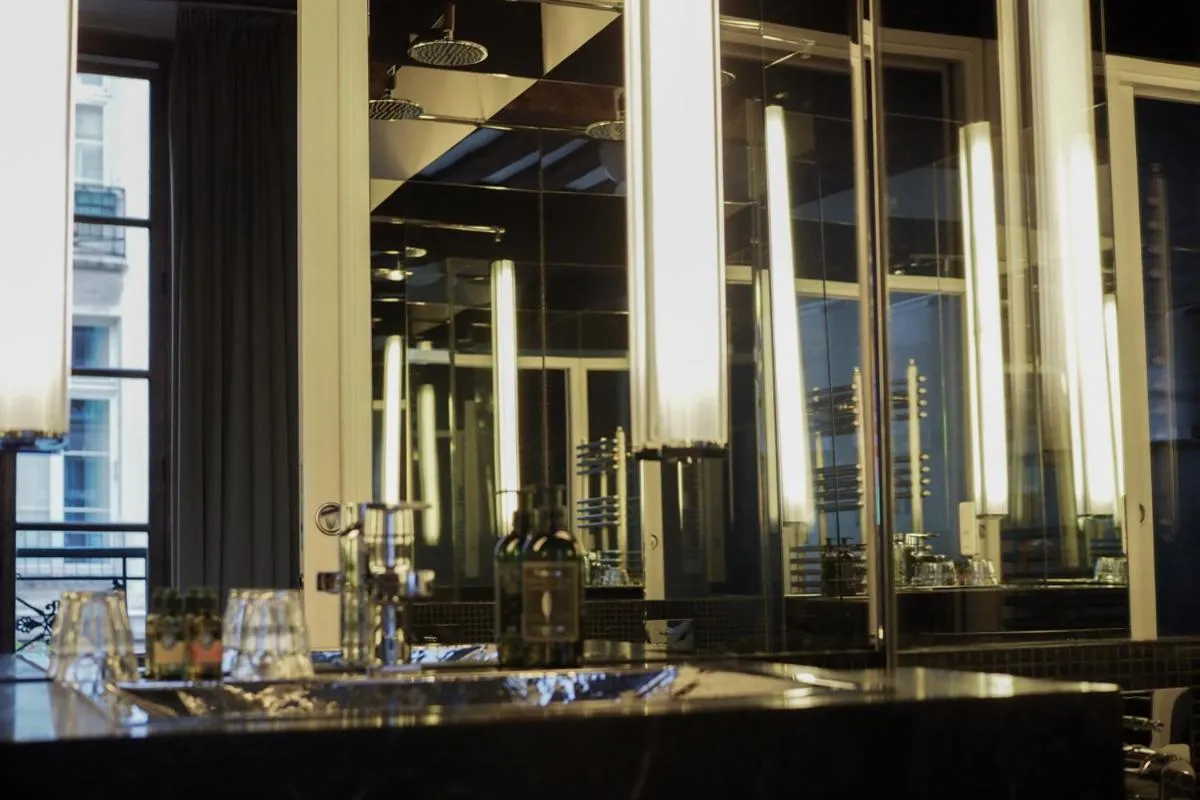 Bathroom in Boutique Hotel de la Place des Vosges