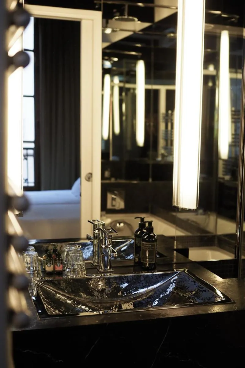 Bathroom in Boutique Hotel de la Place des Vosges