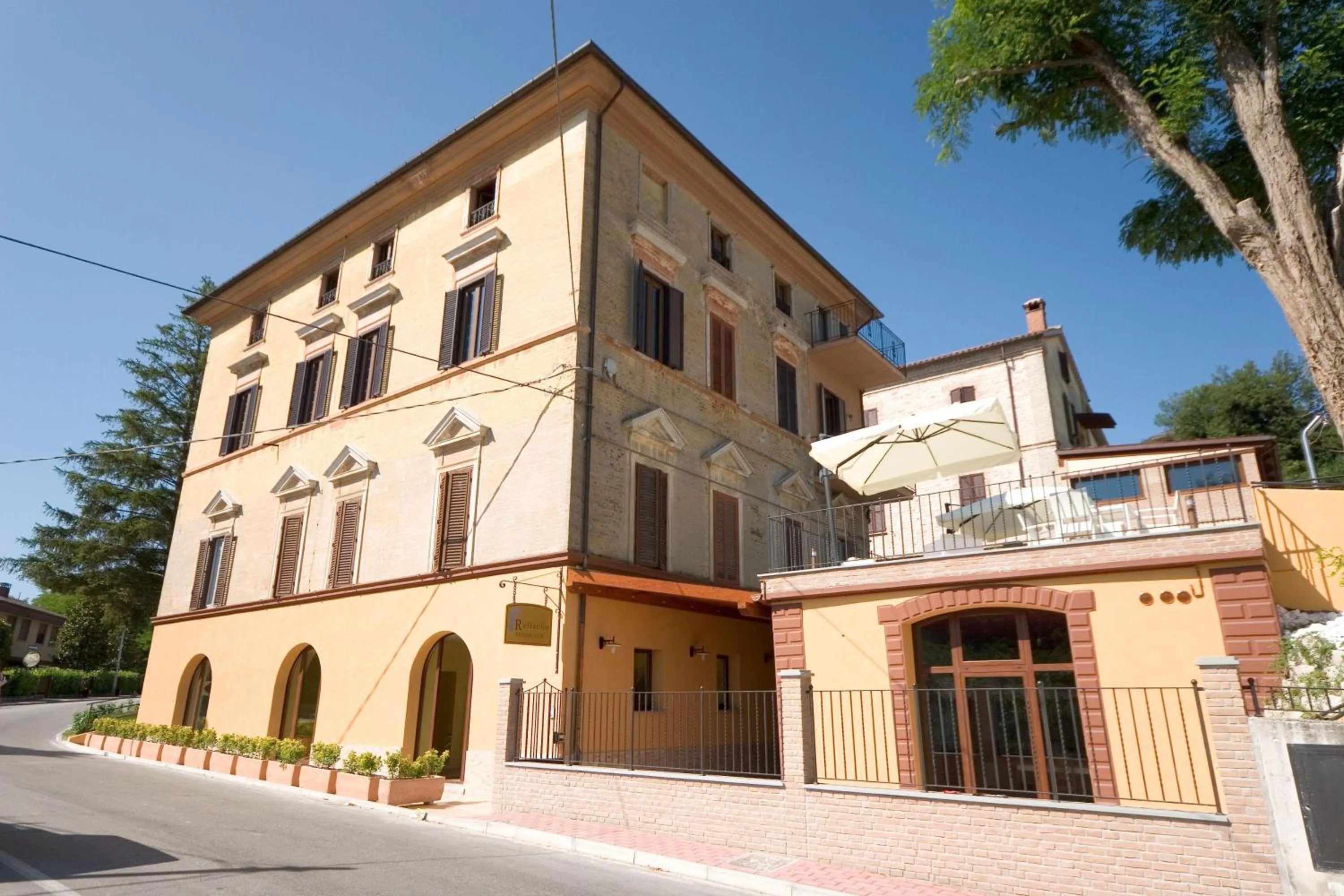 Facade/entrance in Raffaello Residence