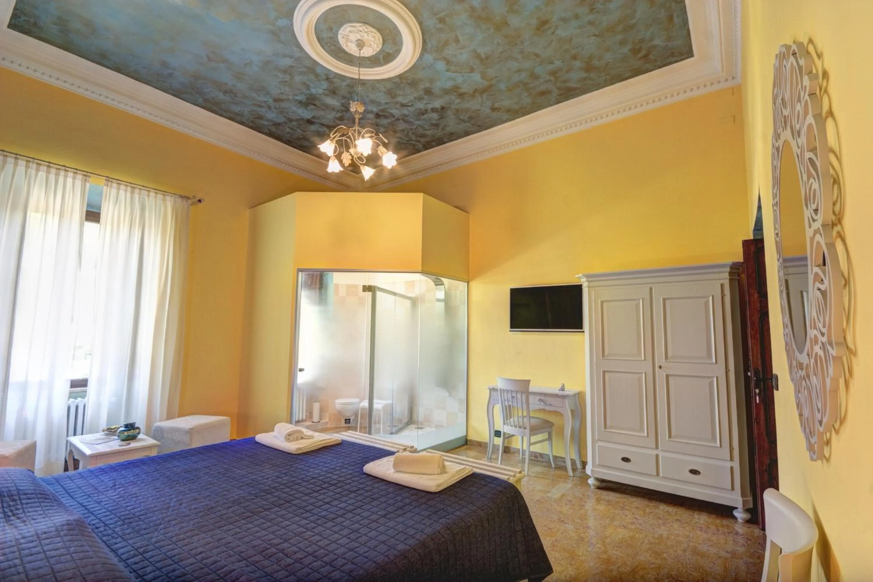 Photo of the whole room, Bed in Raffaello Residence