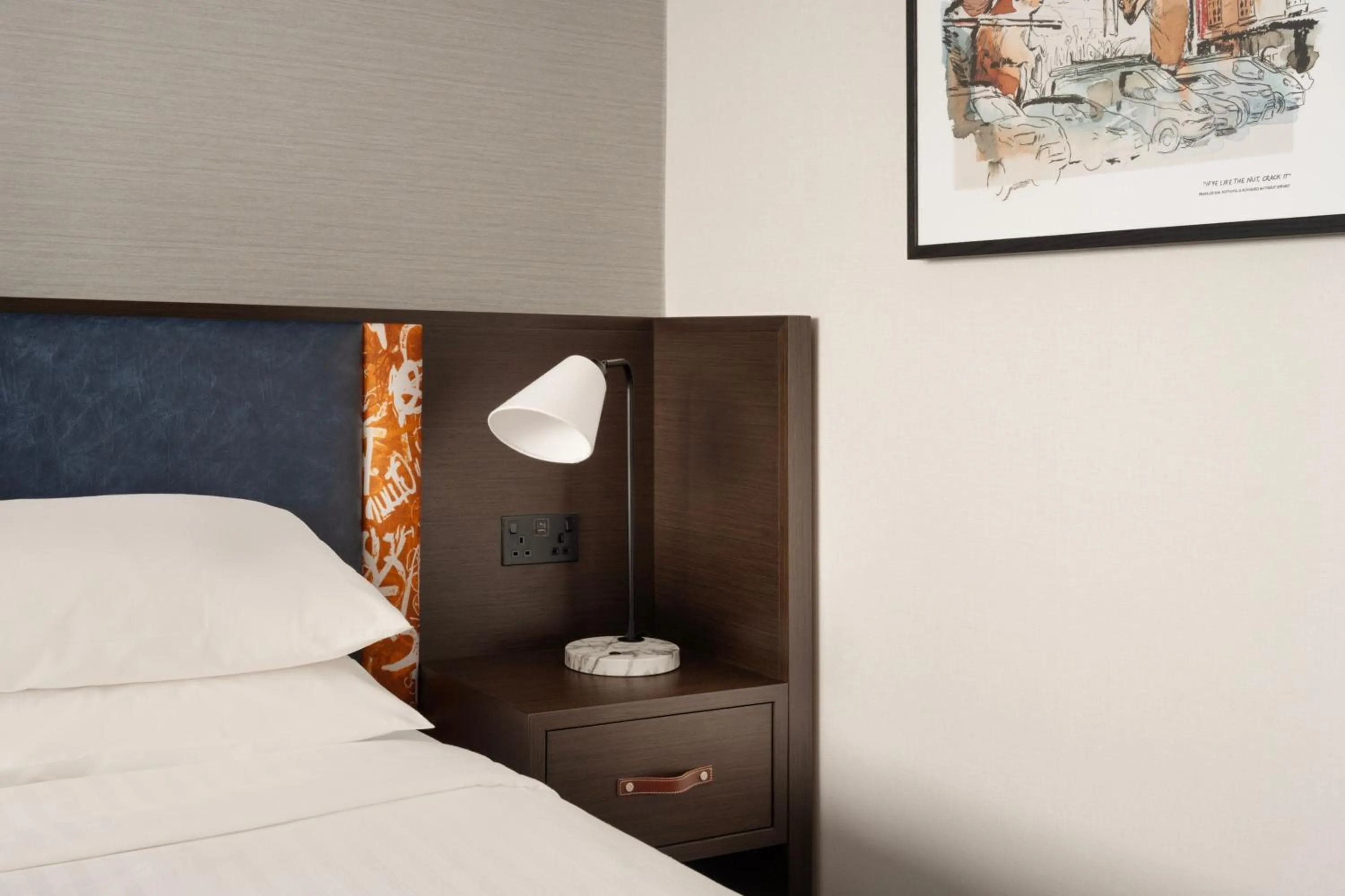 Photo of the whole room, Bed in Glasgow Marriott Hotel