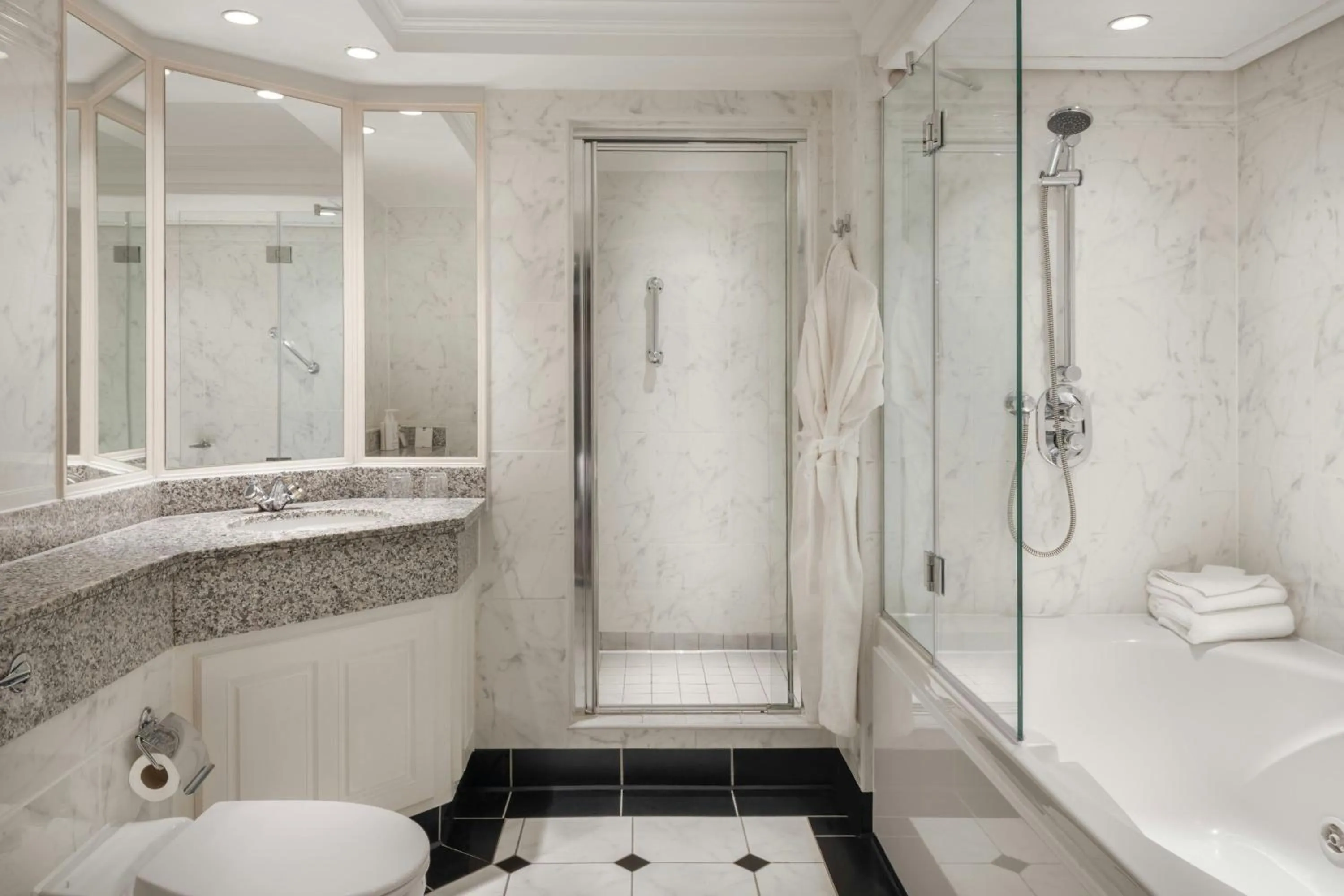 Photo of the whole room in Glasgow Marriott Hotel