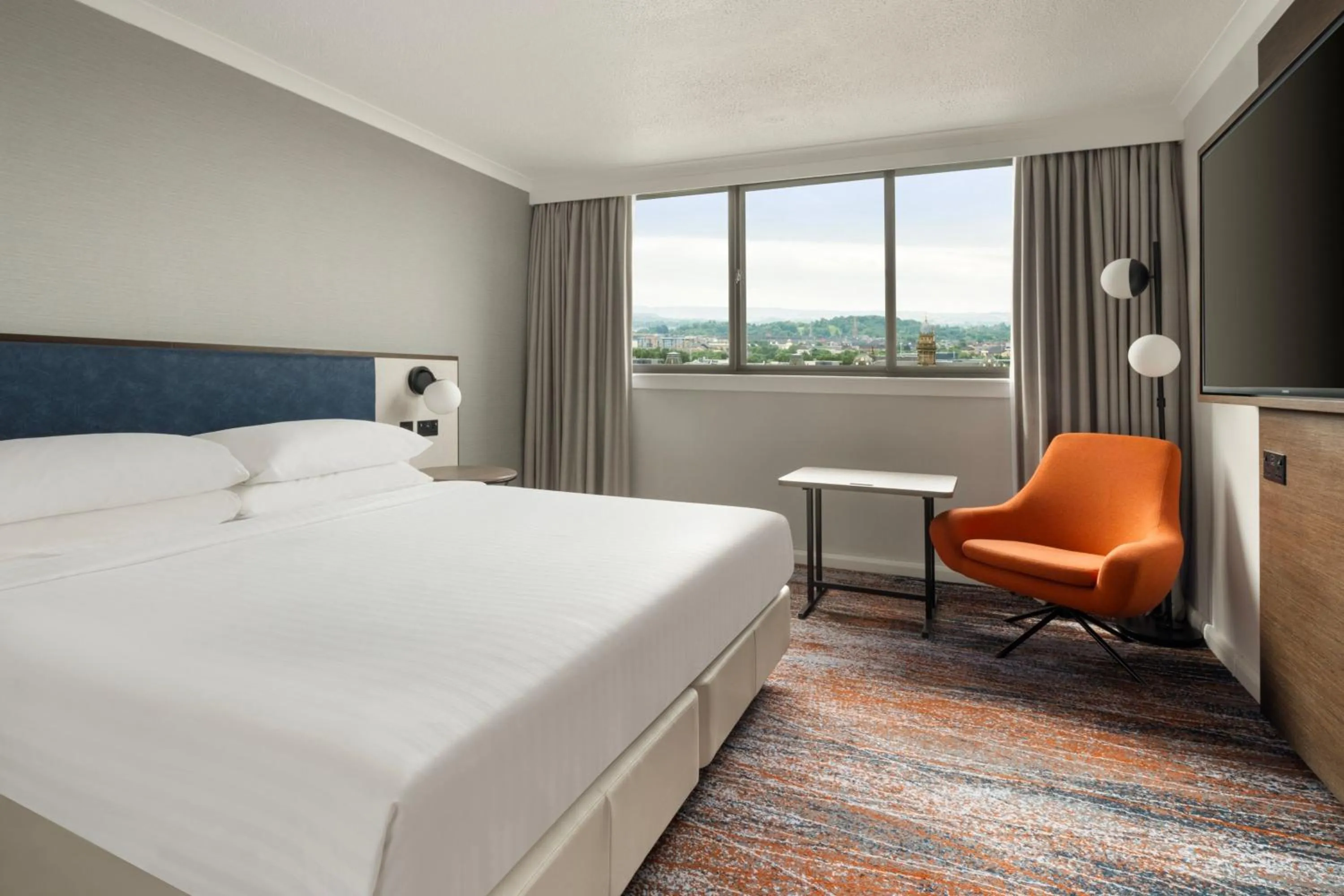 Photo of the whole room, Bed in Glasgow Marriott Hotel
