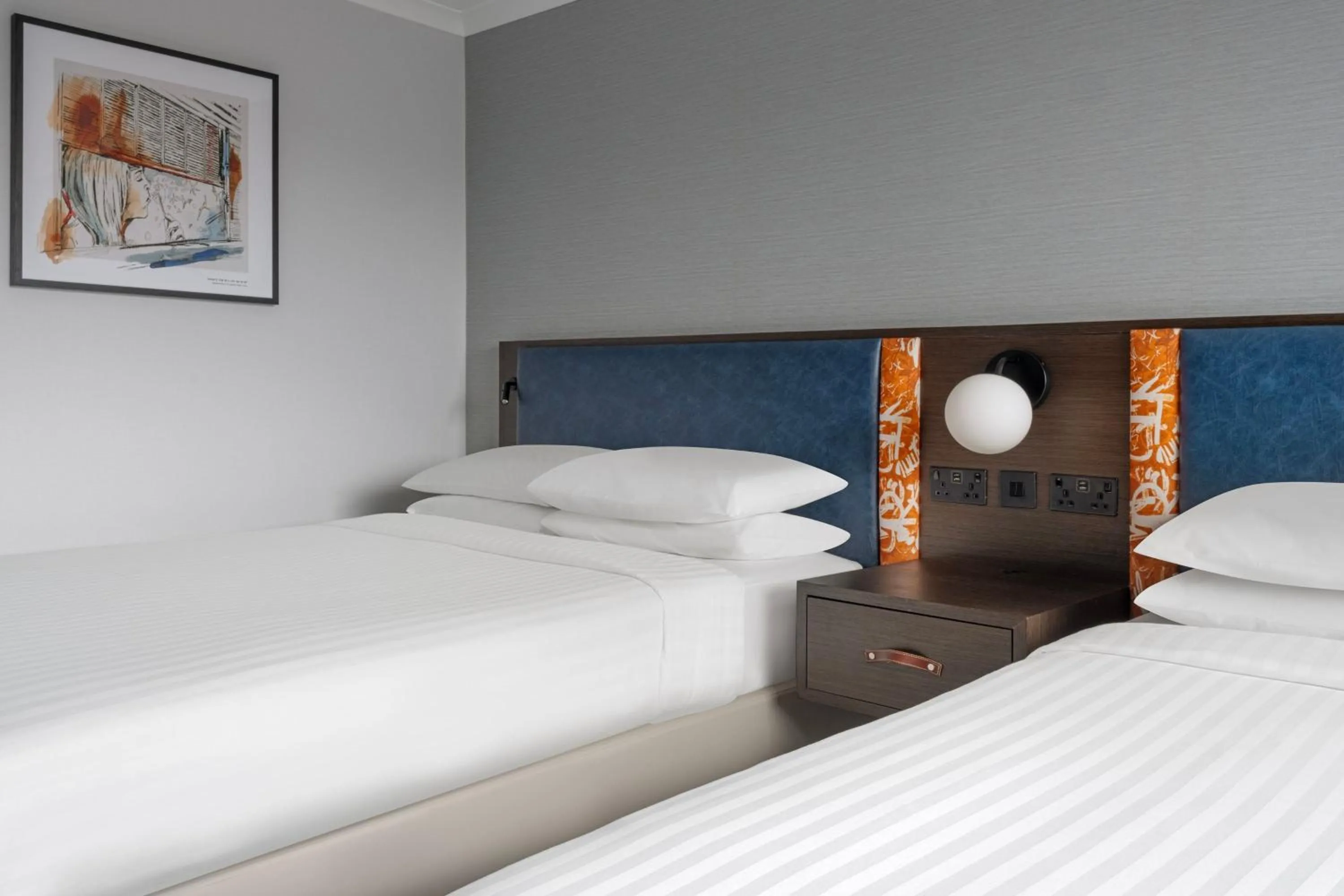 Photo of the whole room, Bed in Glasgow Marriott Hotel