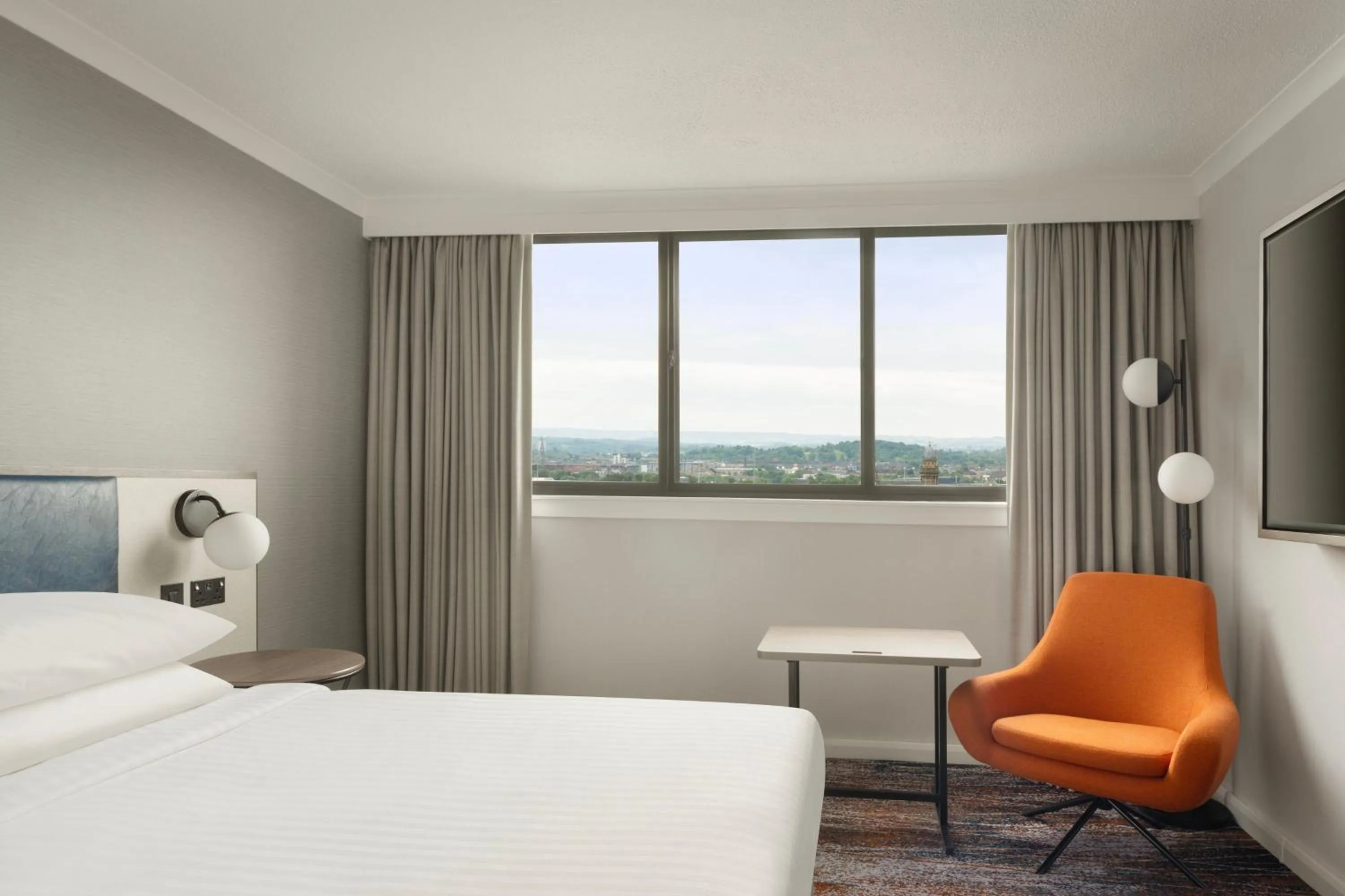 Photo of the whole room, Bed in Glasgow Marriott Hotel