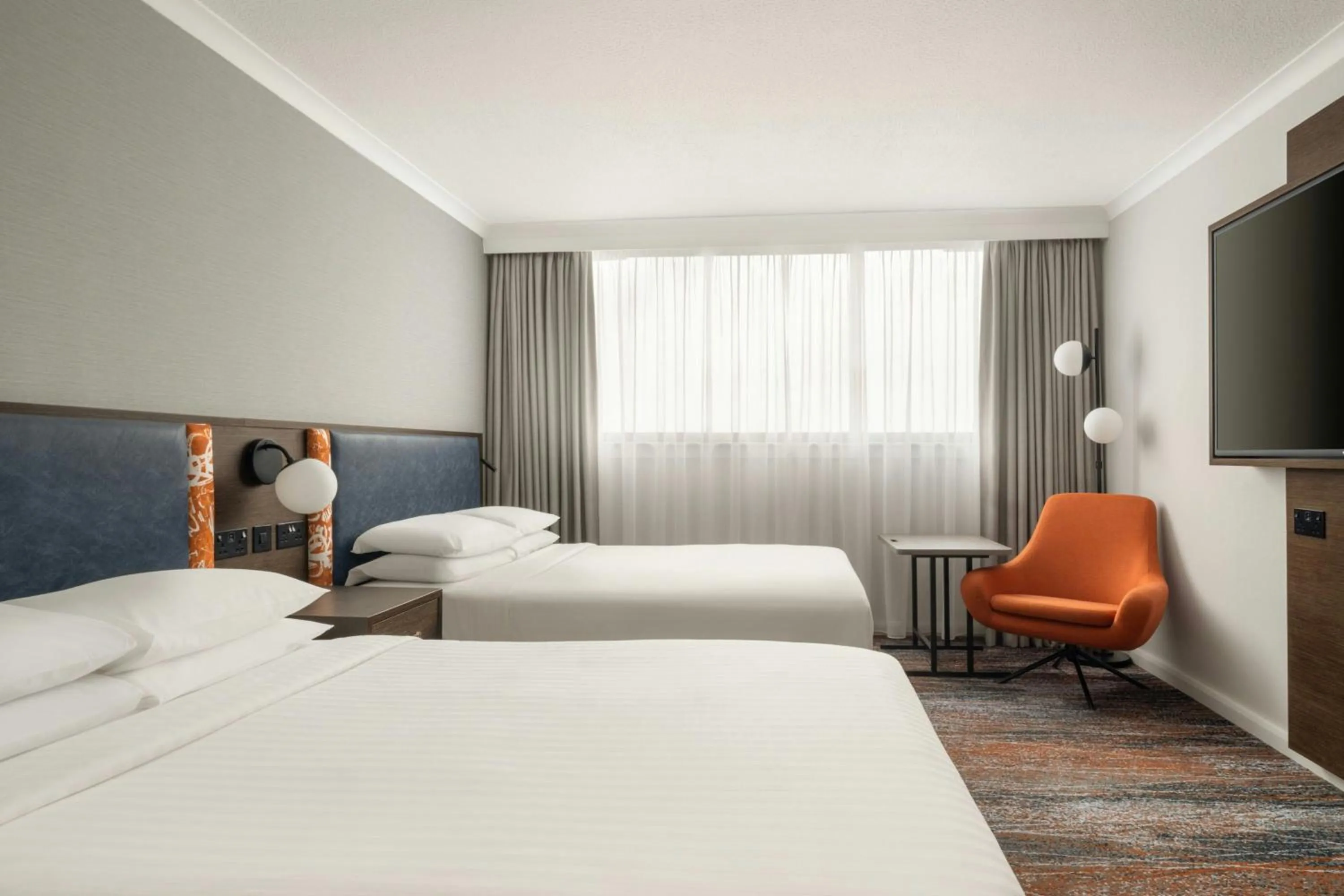 Photo of the whole room, Bed in Glasgow Marriott Hotel