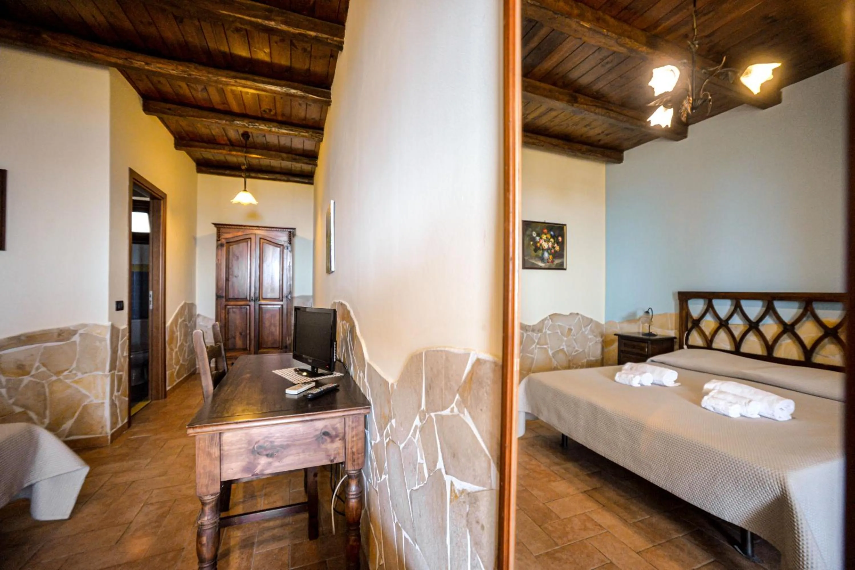 Photo of the whole room, Bed in IL Ciliegio Dell 'Etna