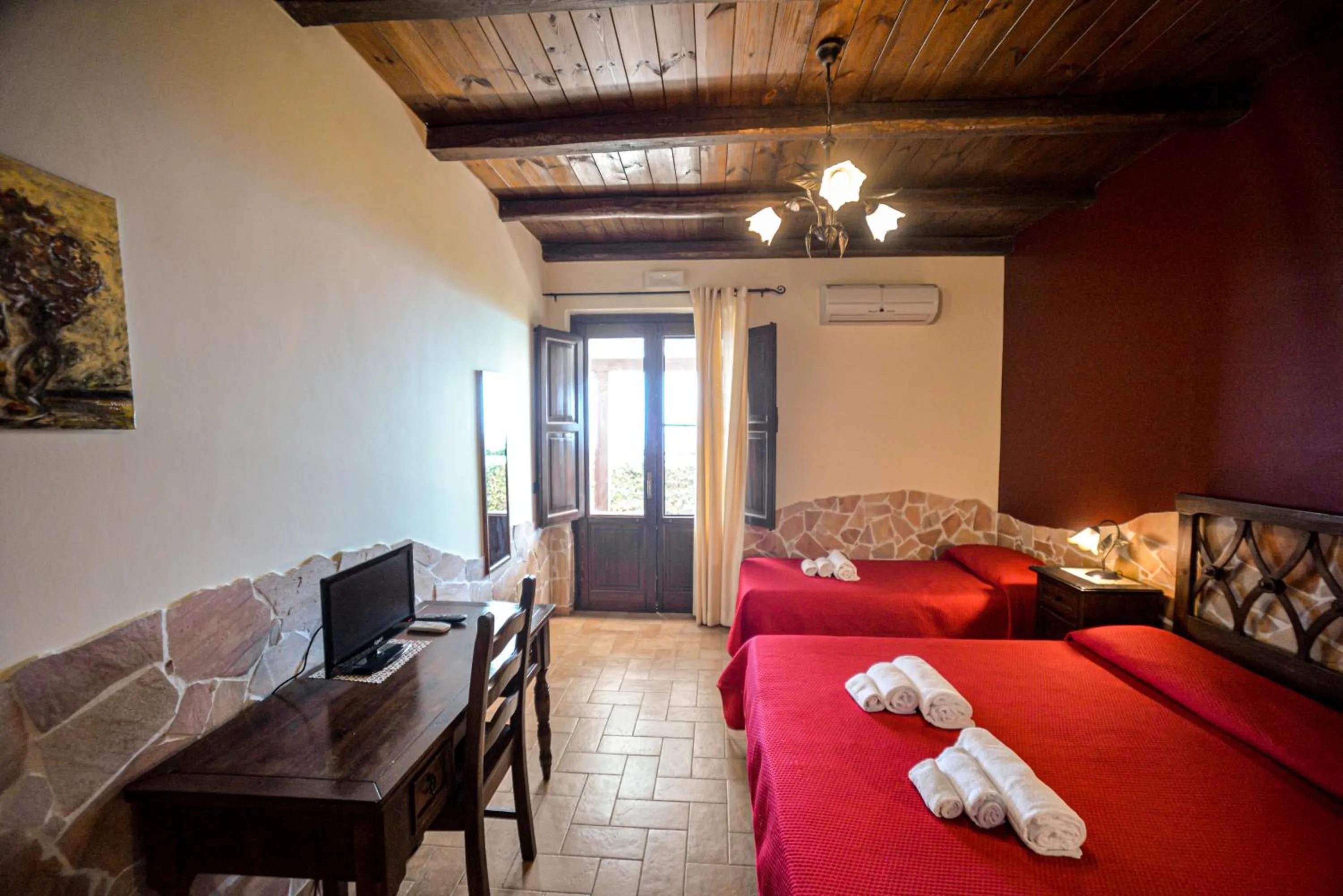 Photo of the whole room, Bed in IL Ciliegio Dell 'Etna
