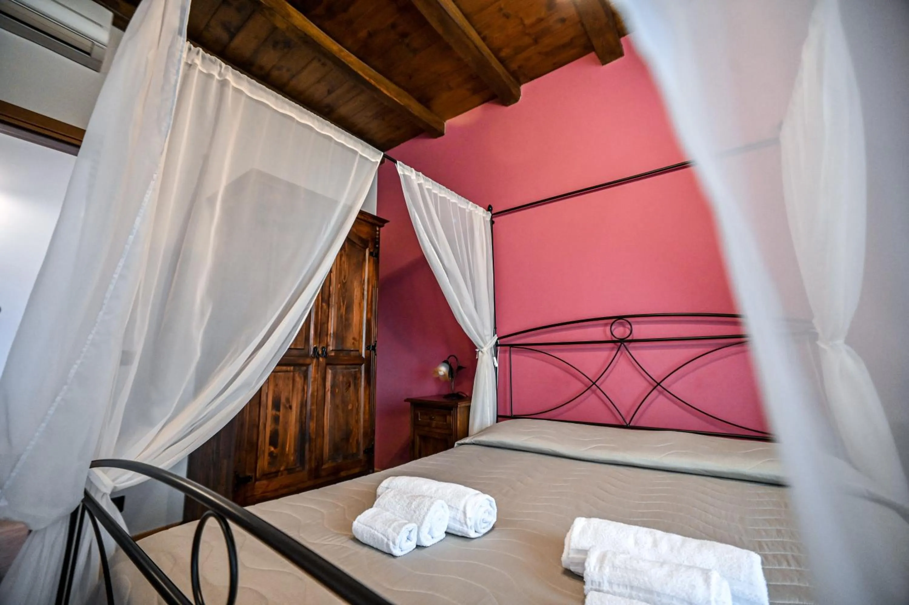 Bedroom, Bed in IL Ciliegio Dell 'Etna