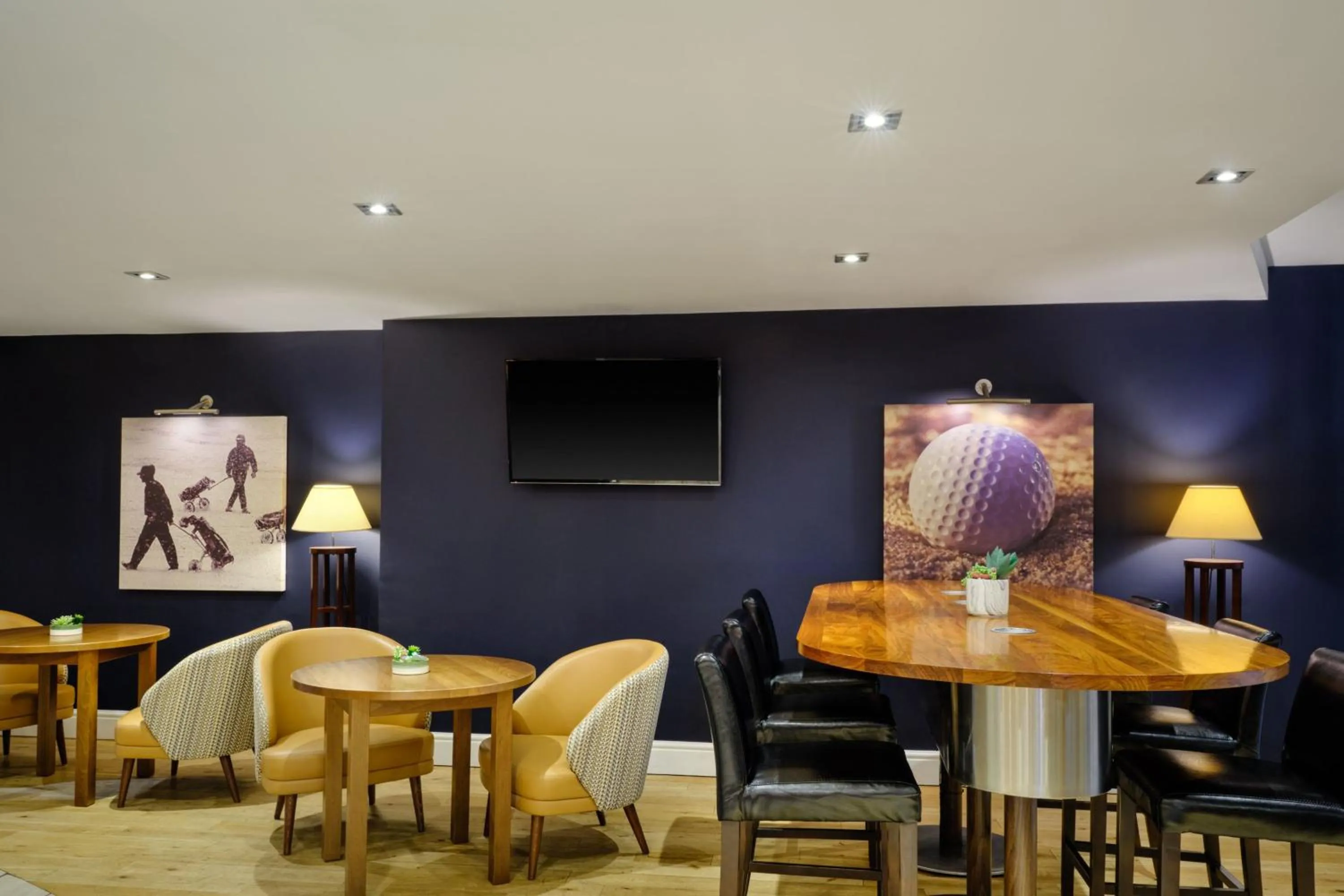 Lounge or bar in Delta Hotels by Marriott Breadsall Priory Country Club