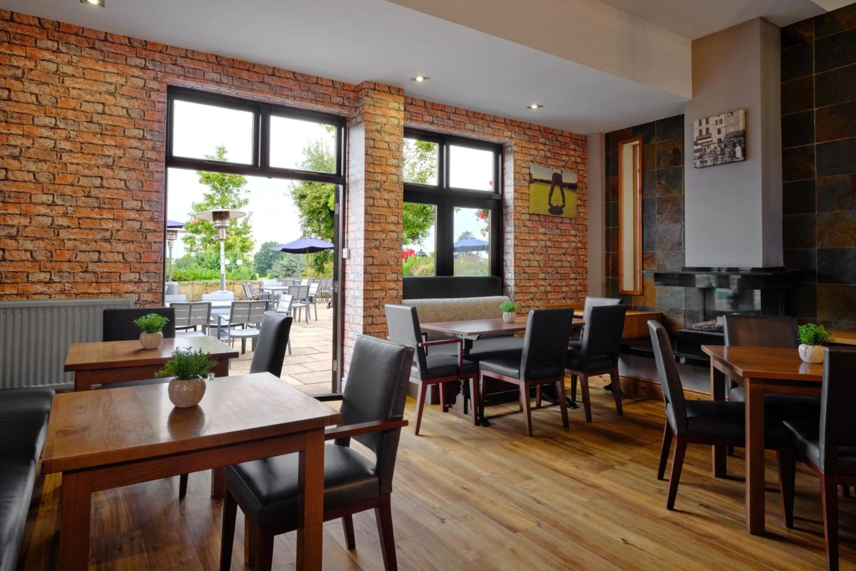 Lounge or bar in Delta Hotels by Marriott Breadsall Priory Country Club