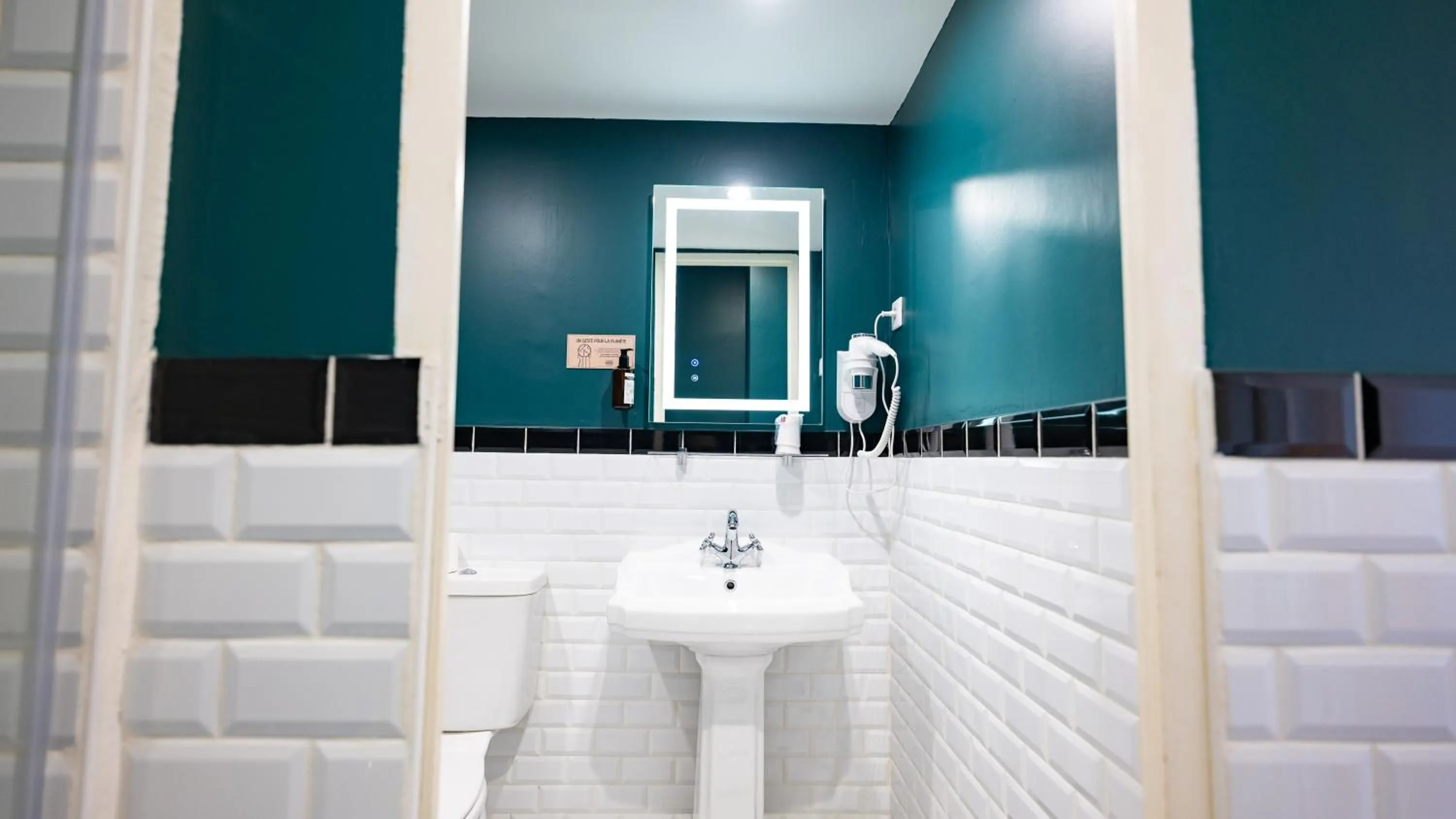 Bathroom in Grand Hôtel Saint-Aignan