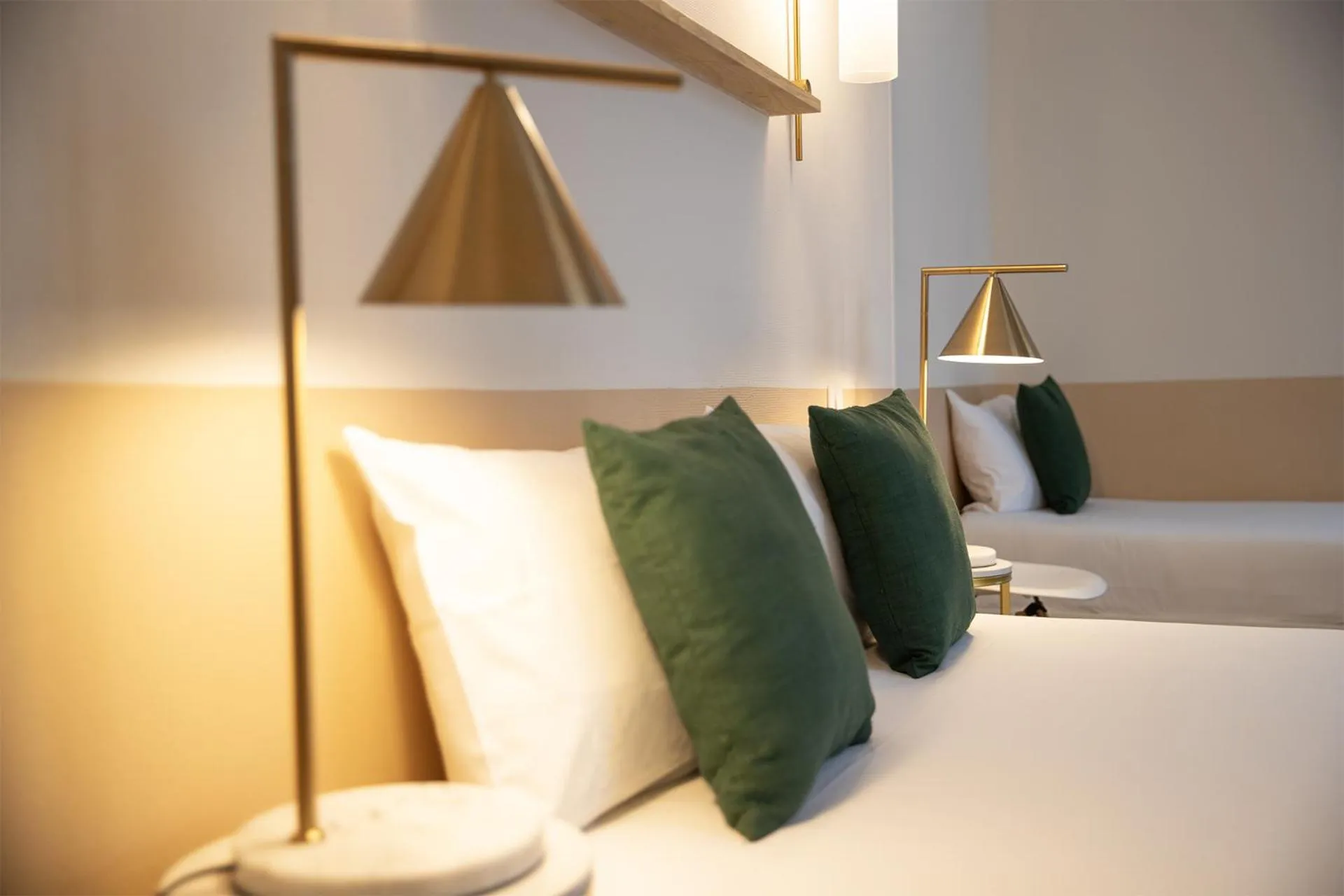 Bed in Grand Hôtel Saint-Aignan