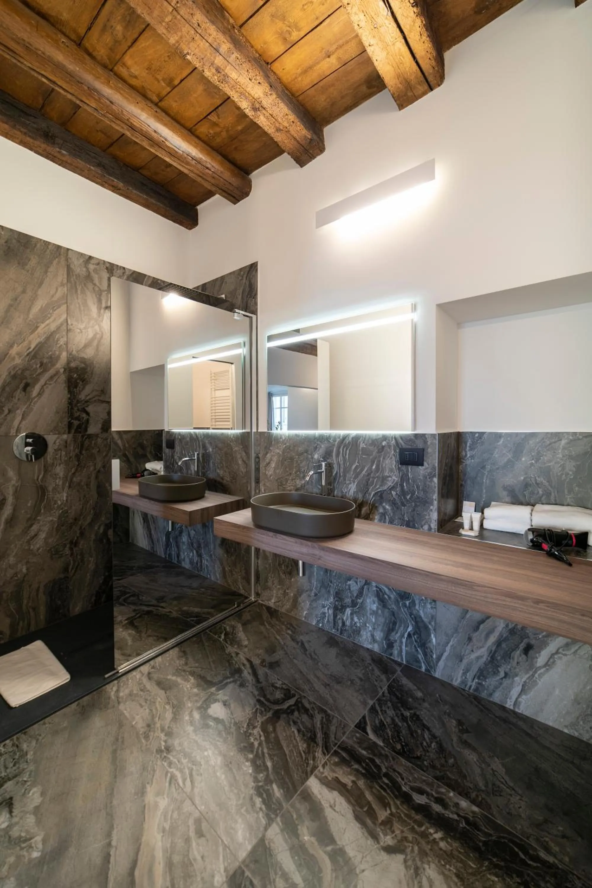 Shower in Albergo Diffuso Vulcano Village