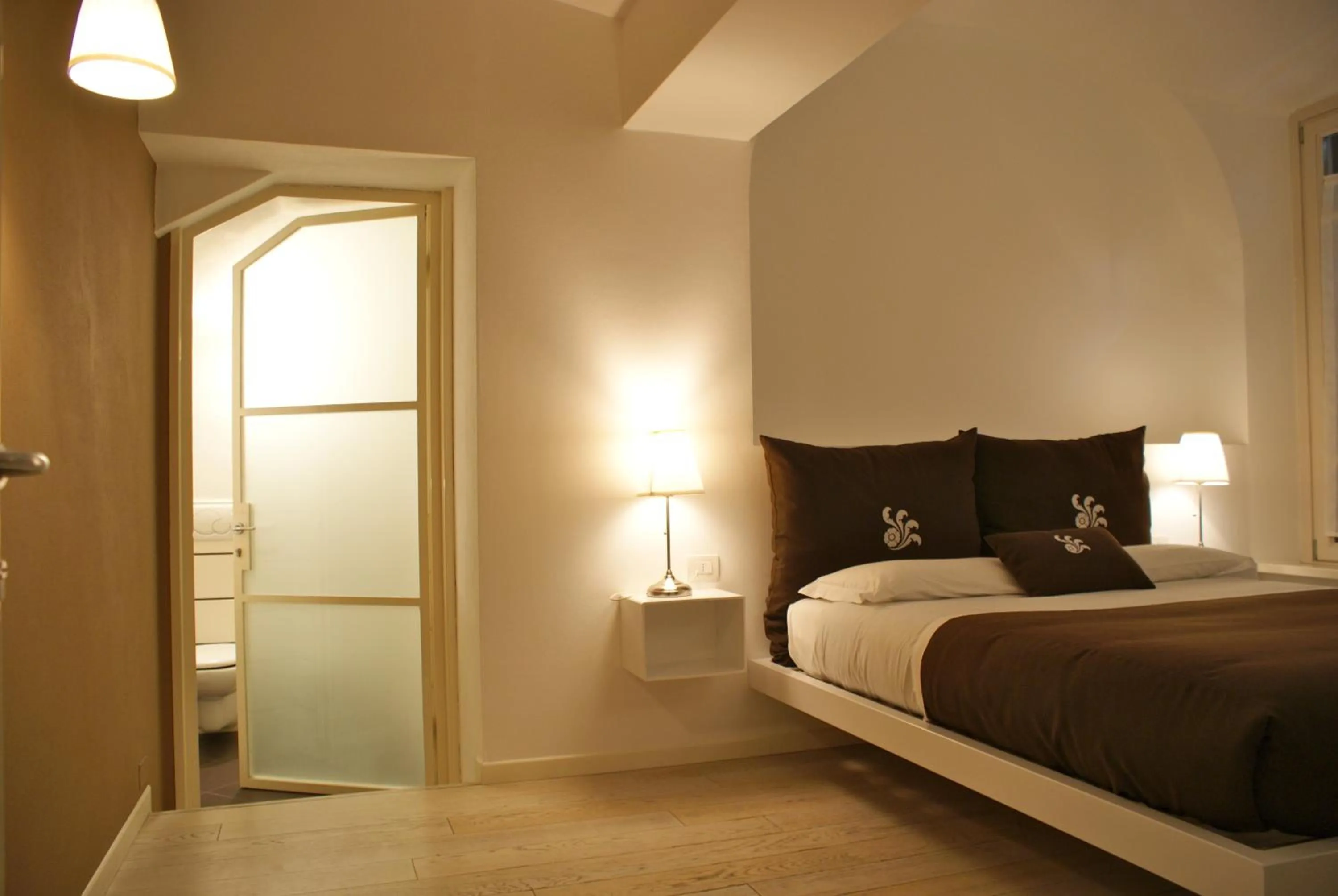 Bathroom, Bed in Albergo Diffuso Vulcano Village