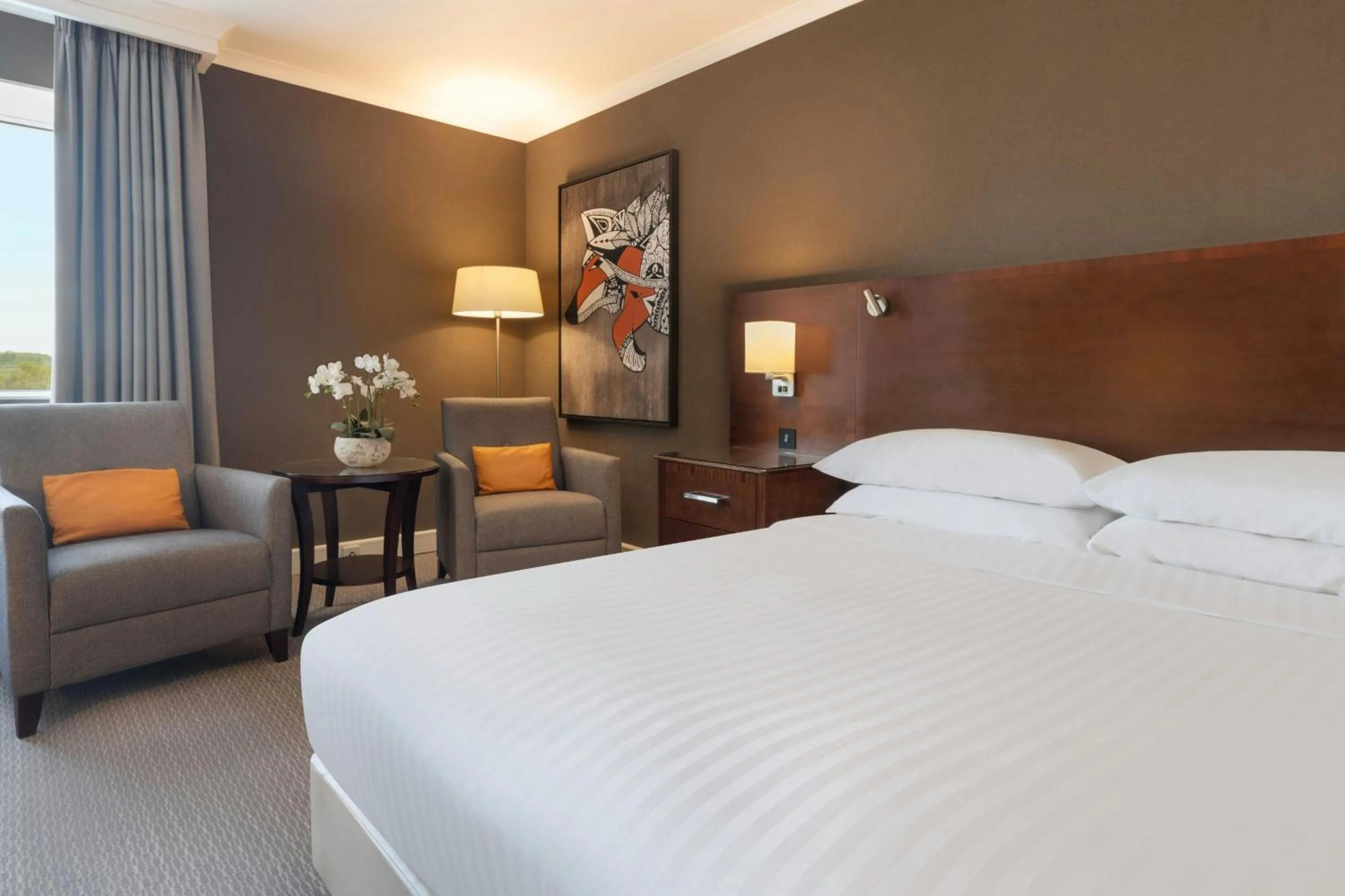 Photo of the whole room, Bed in Leicester Marriott Hotel