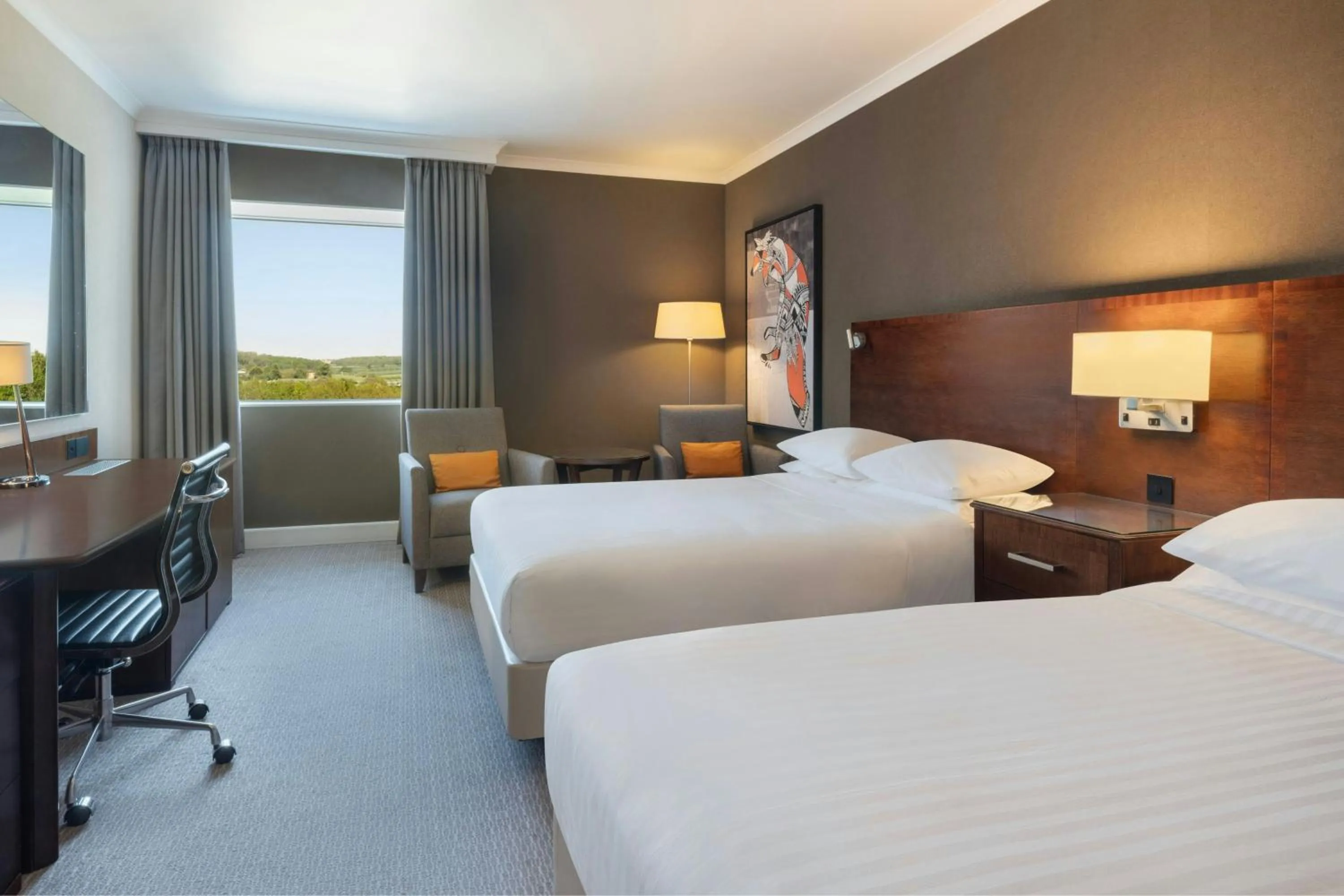 Photo of the whole room, Bed in Leicester Marriott Hotel