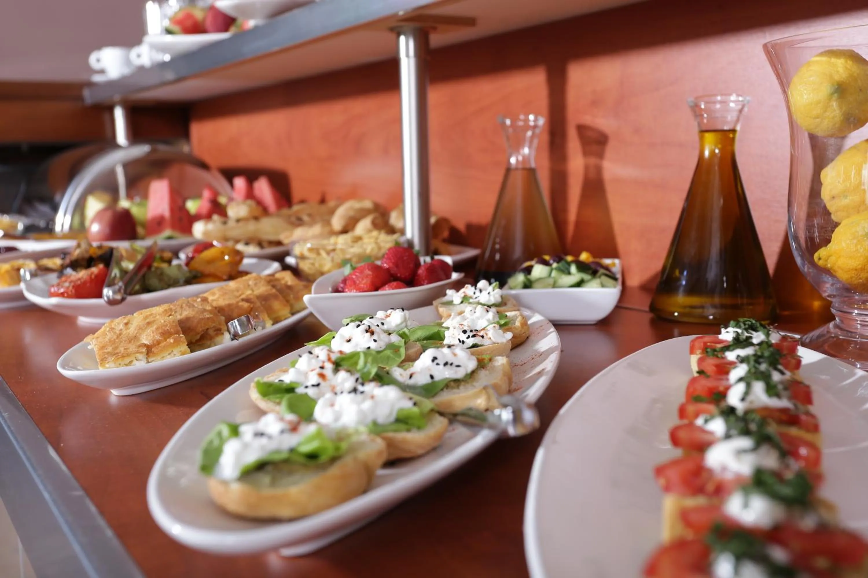 Restaurant/places to eat in Almira Hotel