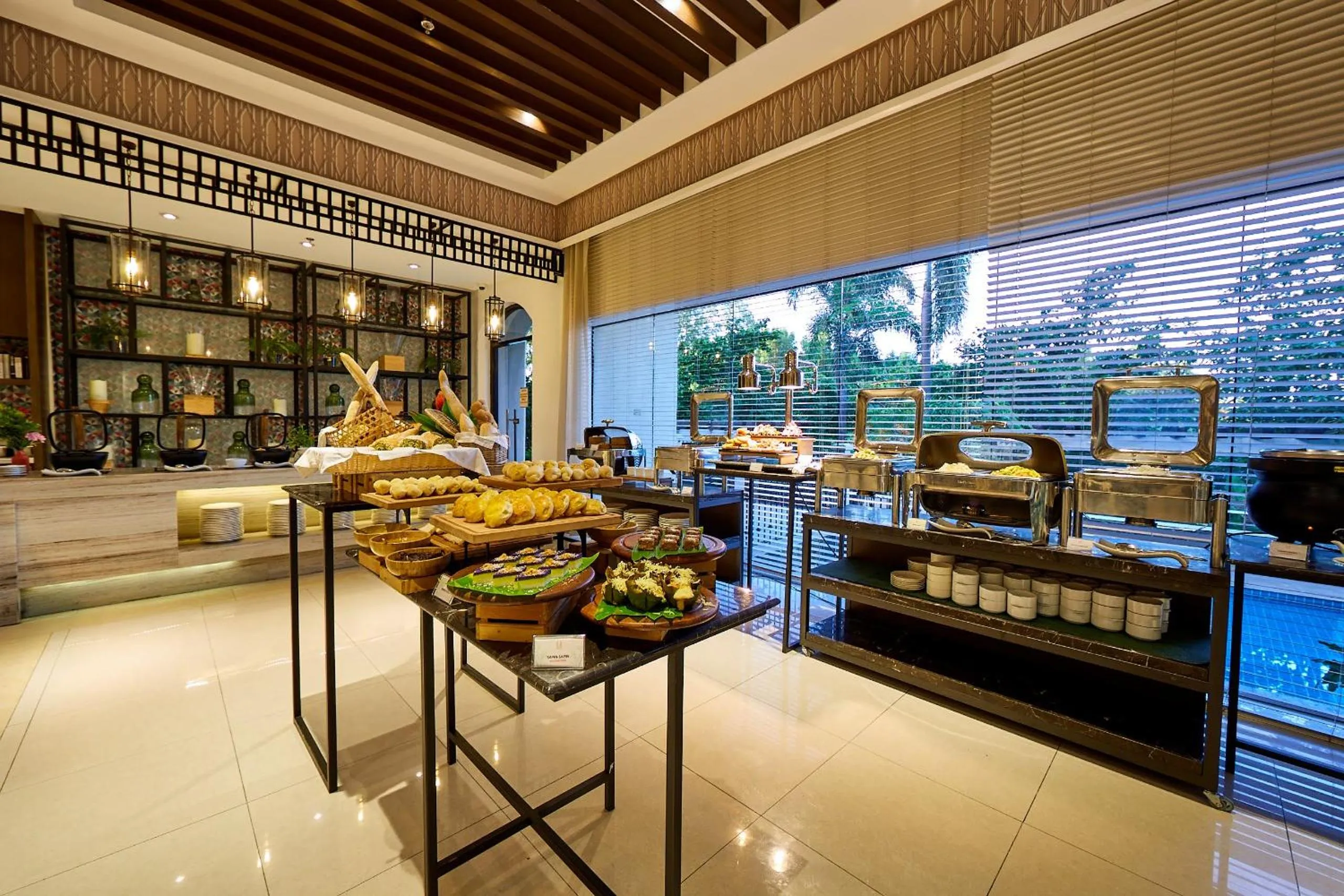 Restaurant/places to eat in Mella Hotel